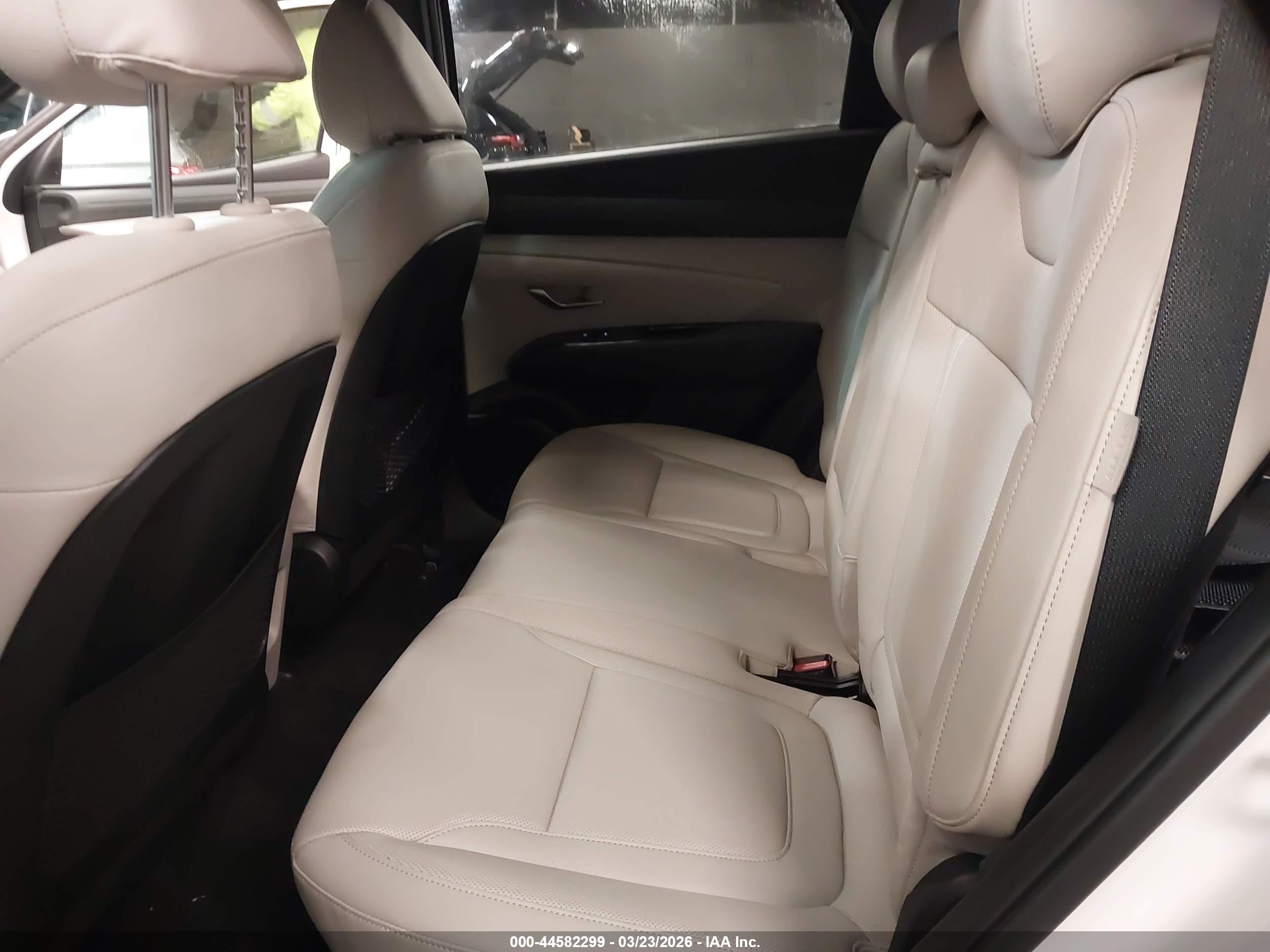 HYUNDAI TUCSON image 8
