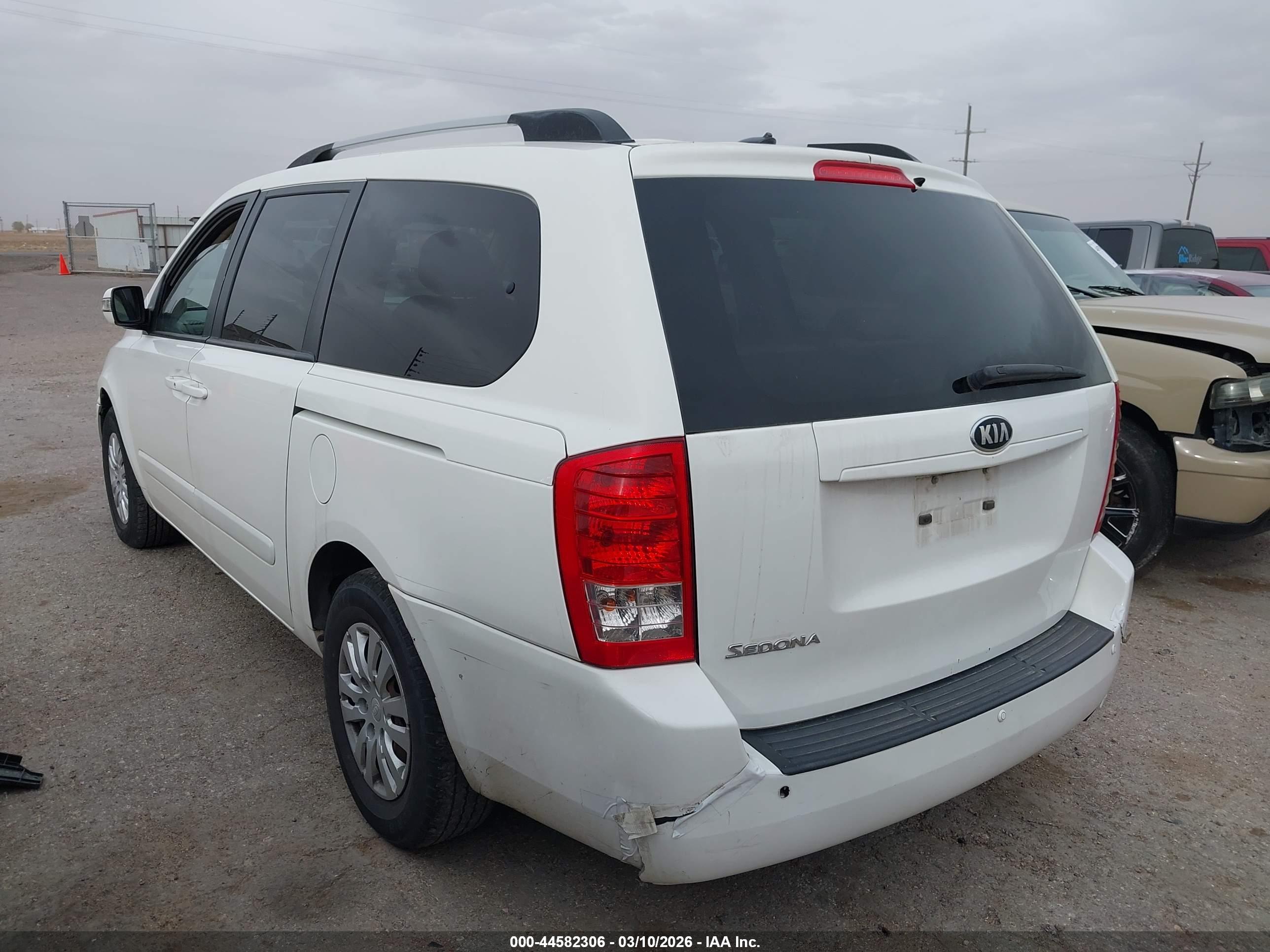 KIA SEDONA image 3