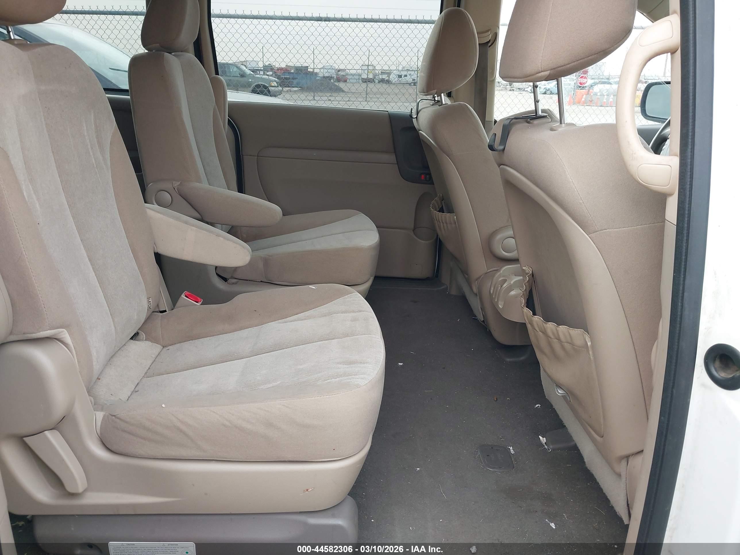 KIA SEDONA image 8