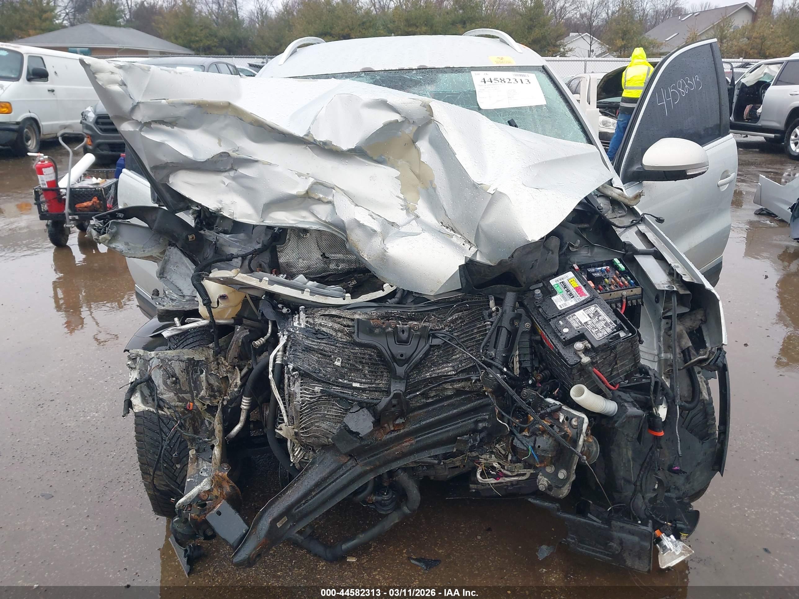 VOLKSWAGEN TIGUAN image 6