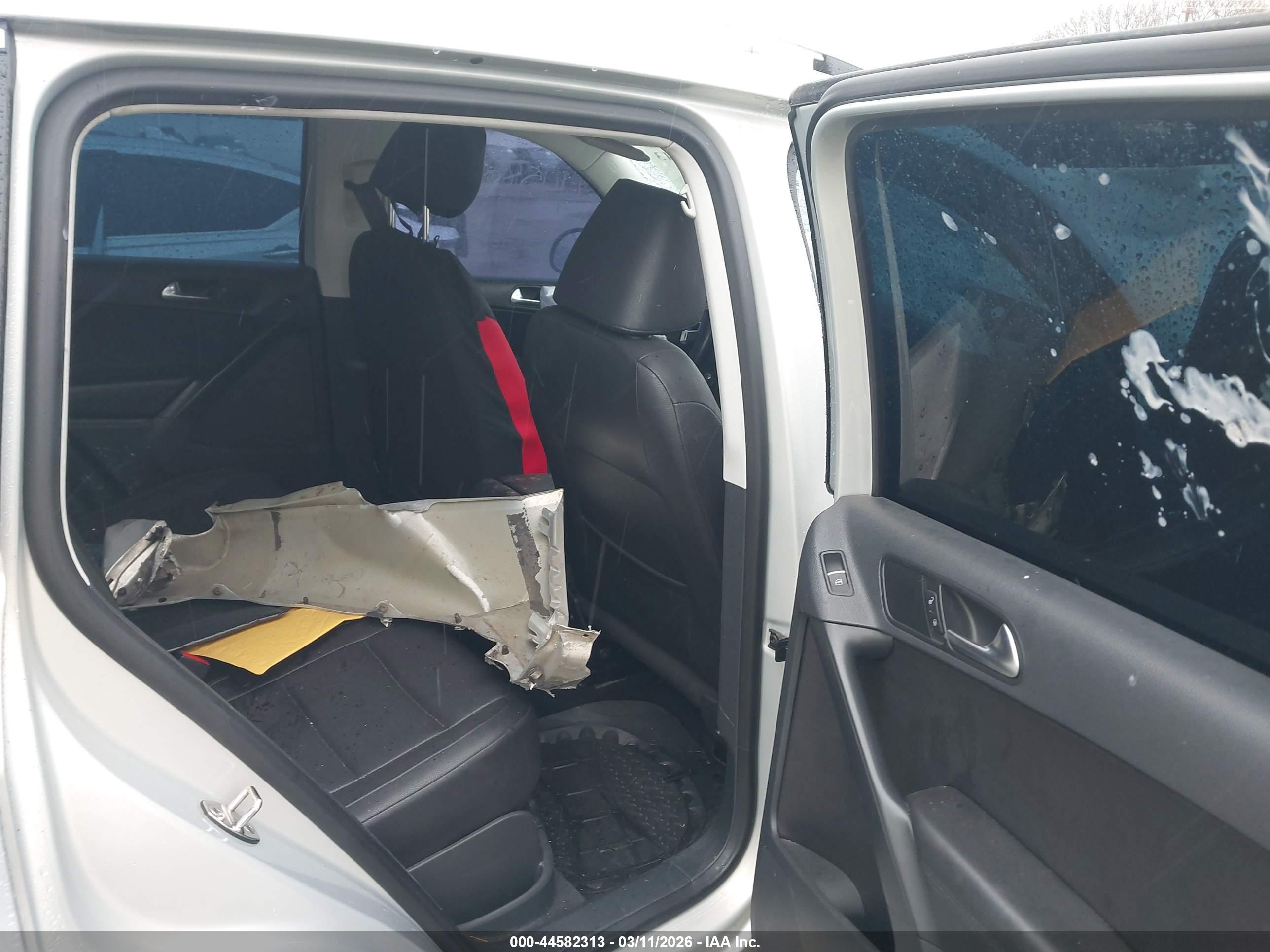 VOLKSWAGEN TIGUAN image 8