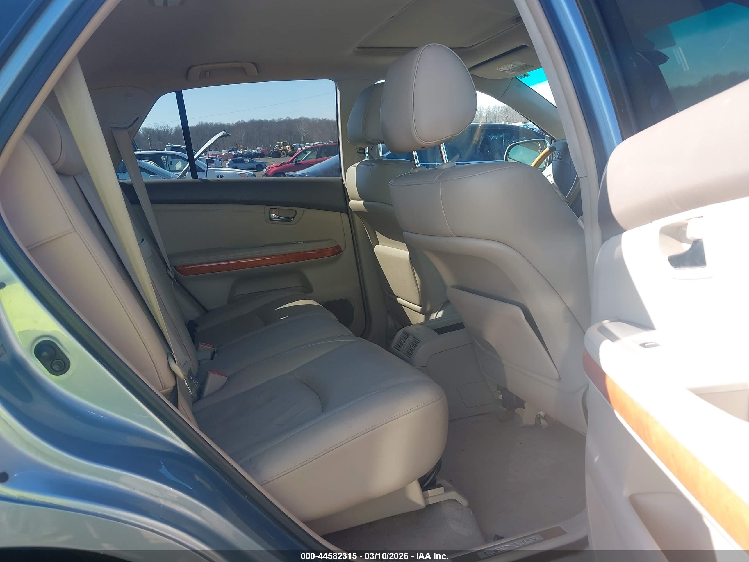 LEXUS RX image 8