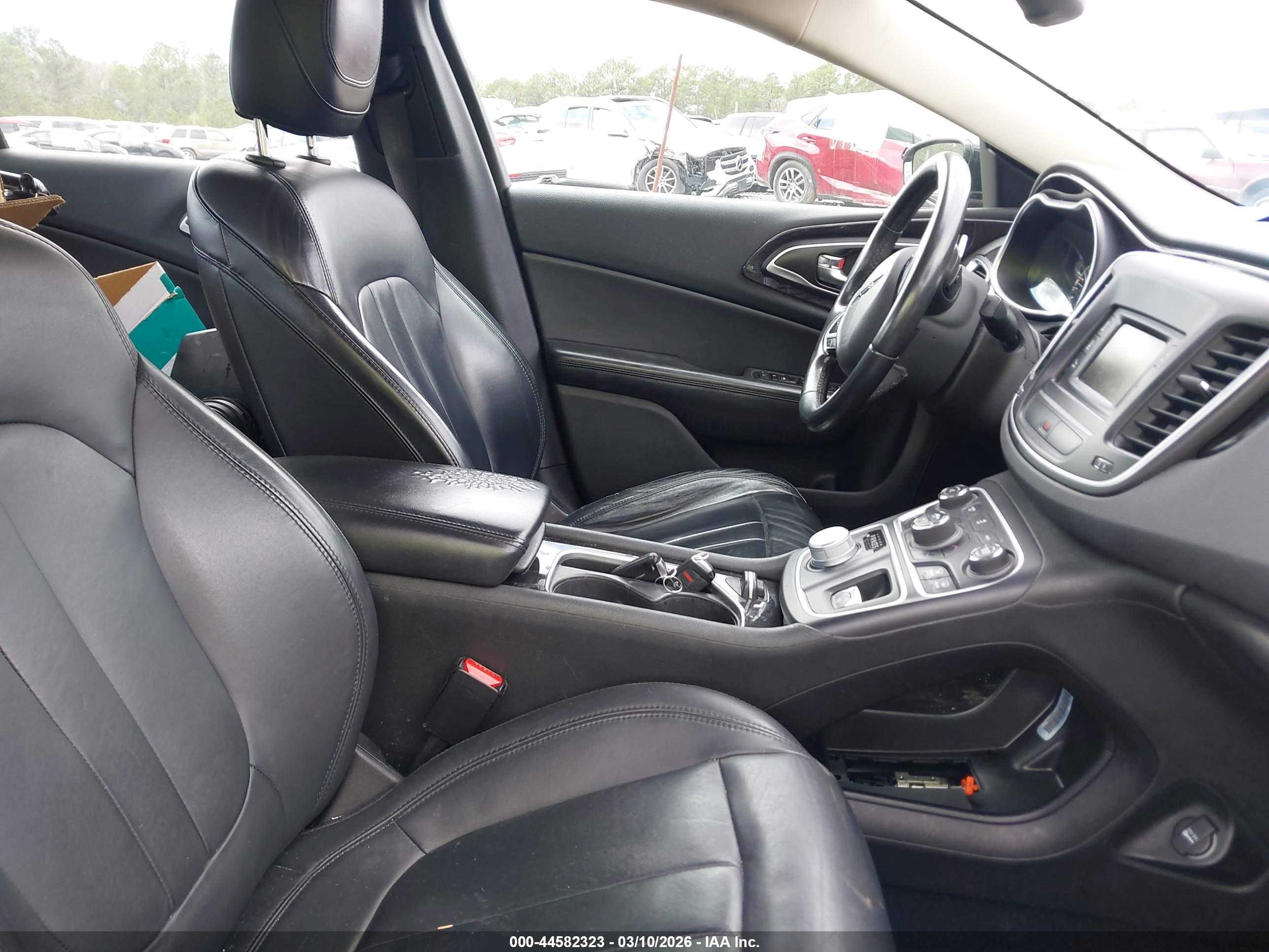 CHRYSLER 200 image 5