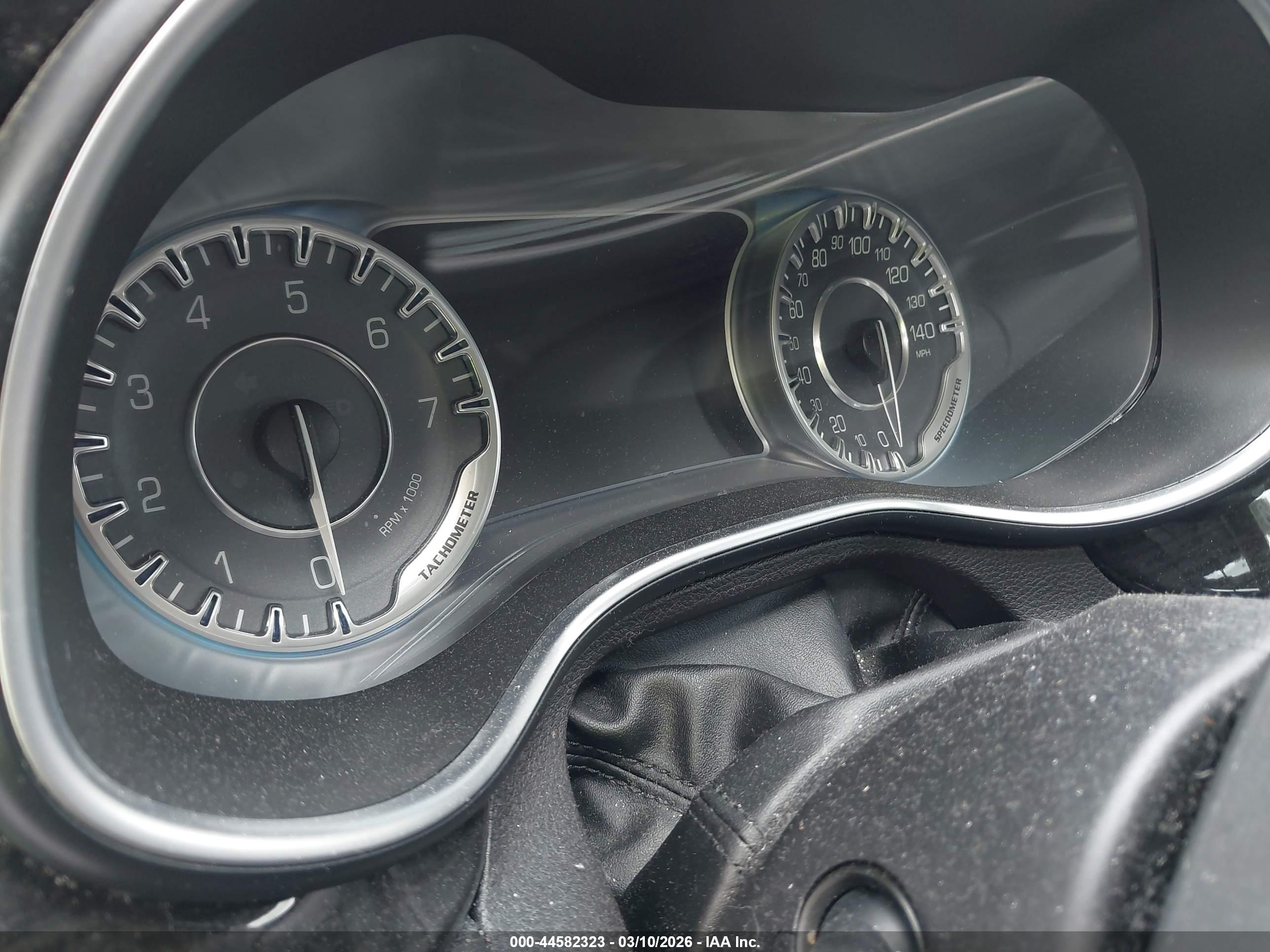 CHRYSLER 200 image 7