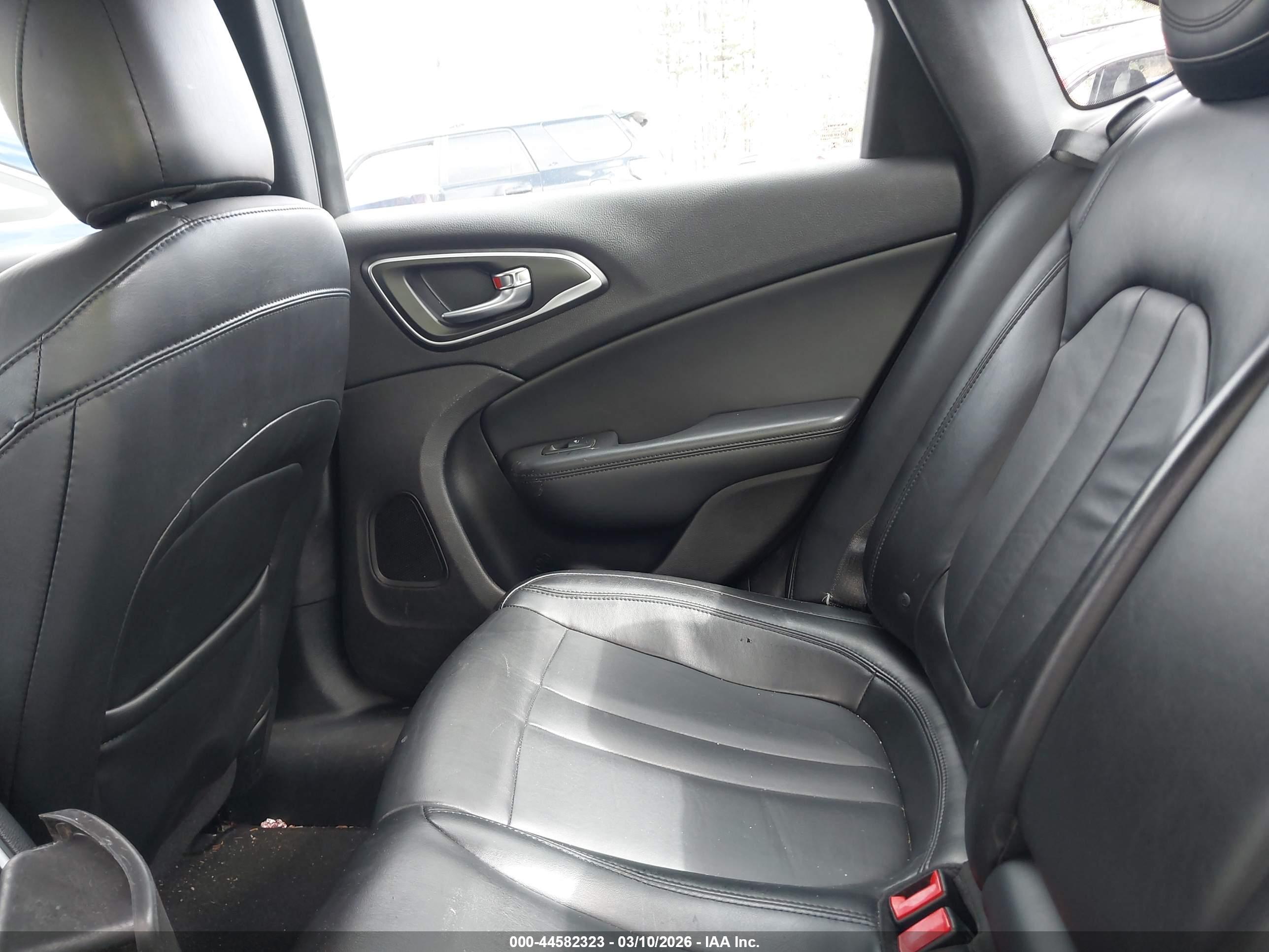 CHRYSLER 200 image 8