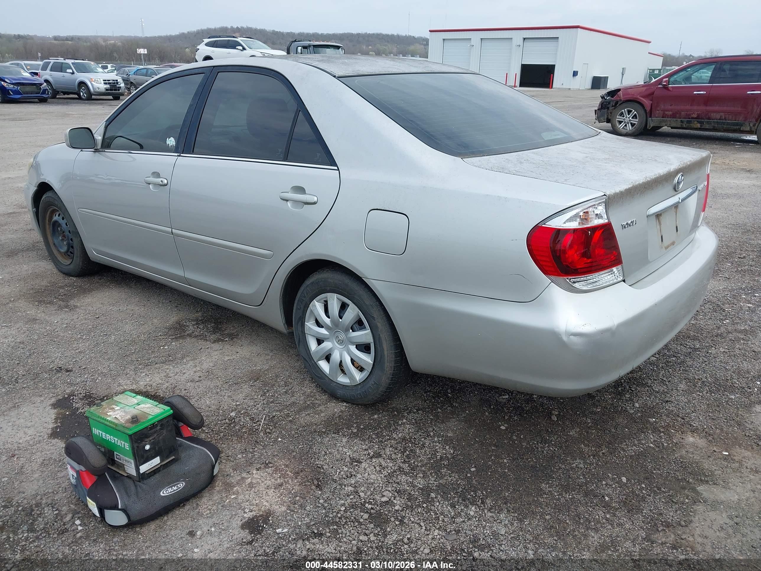 TOYOTA CAMRY image 3