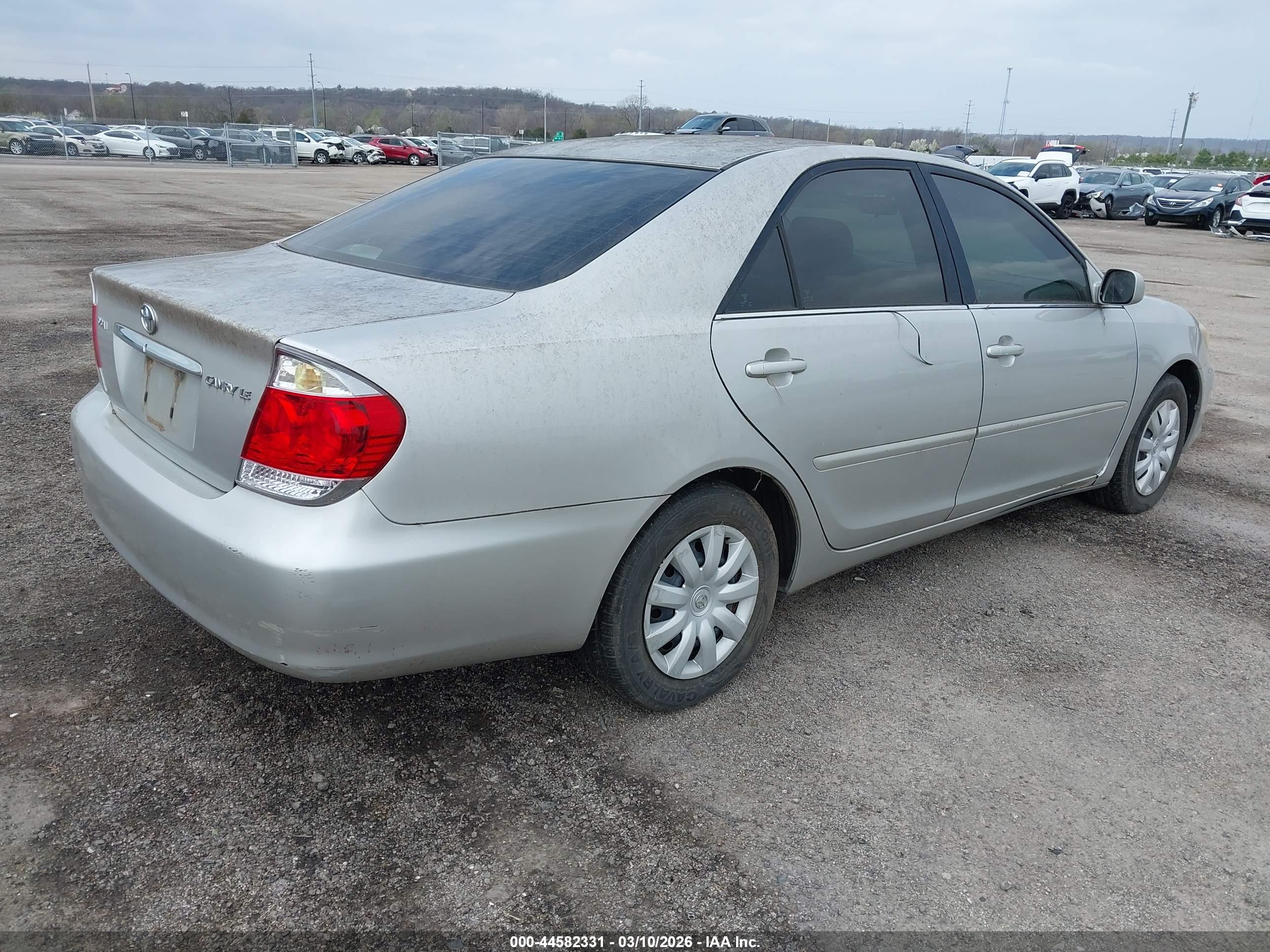 TOYOTA CAMRY image 4