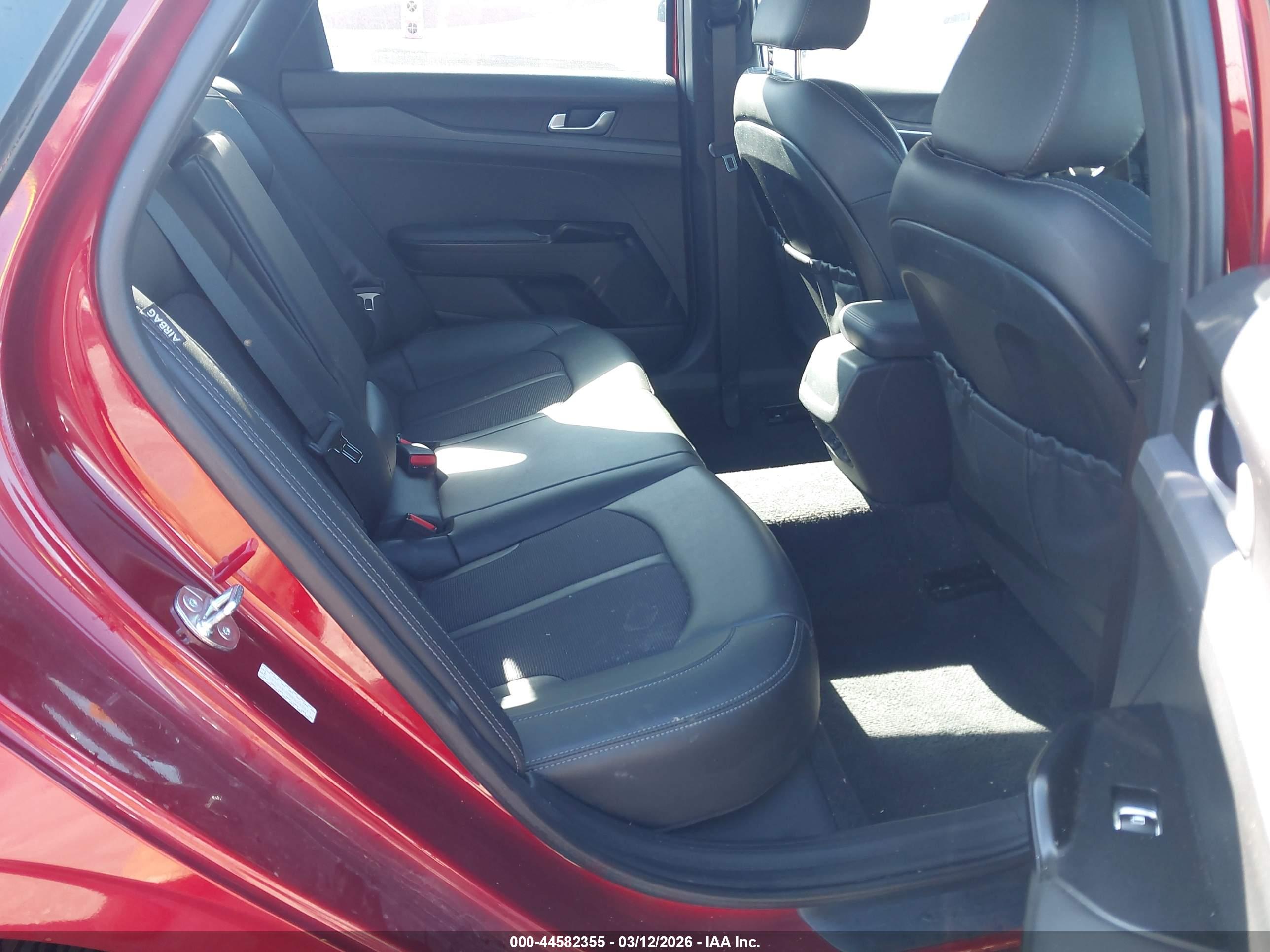 KIA K5 image 8