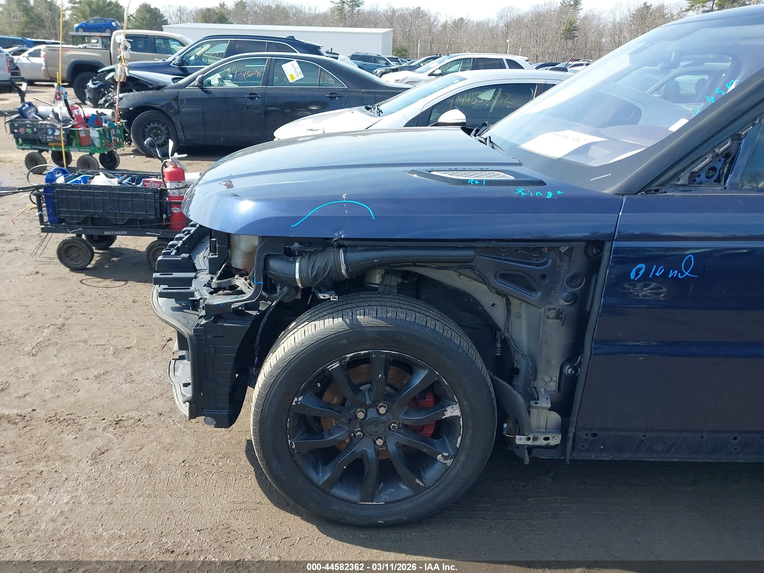 LAND ROVER image 6