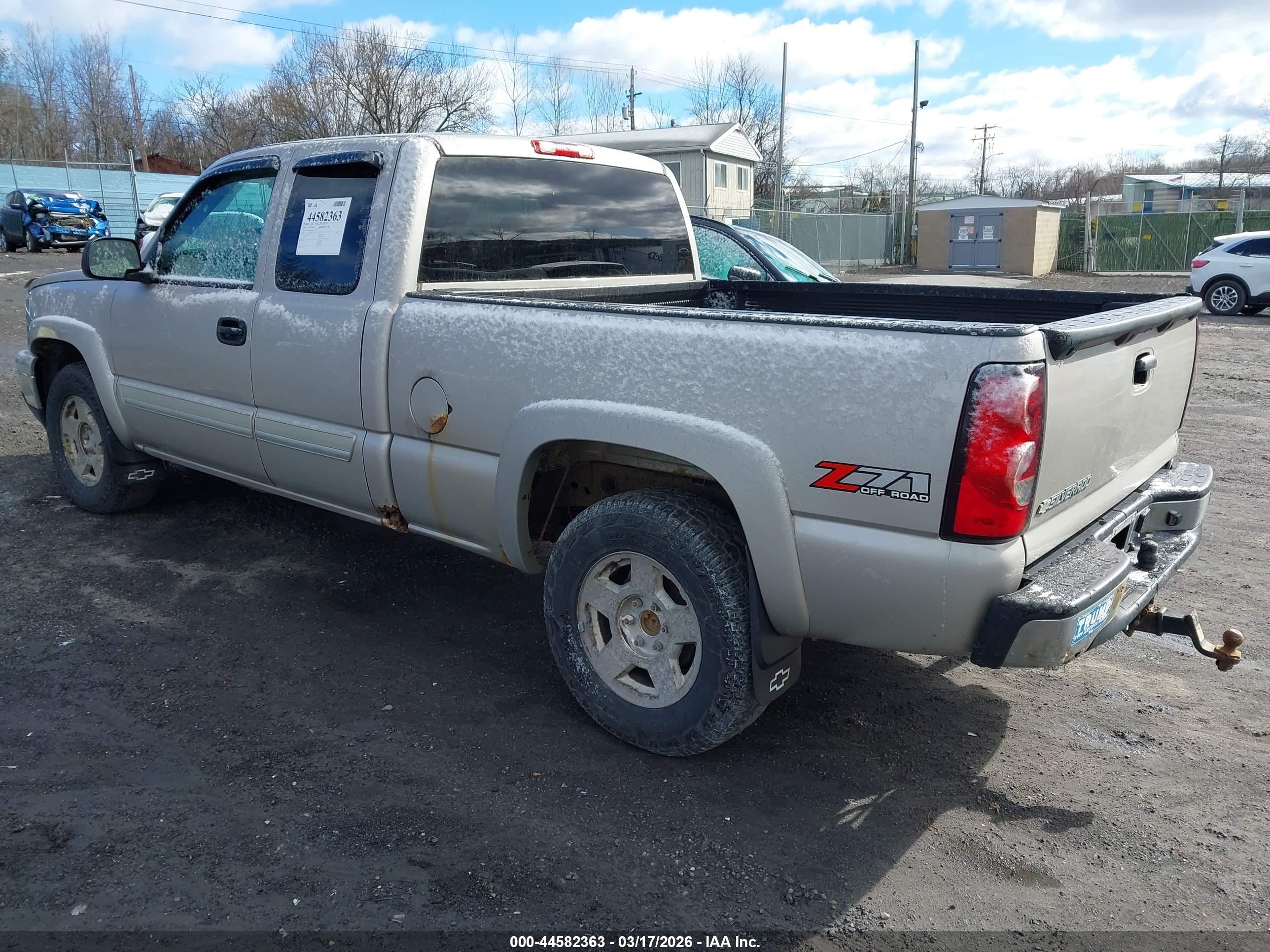 CHEVROLET SILVERADO image 3