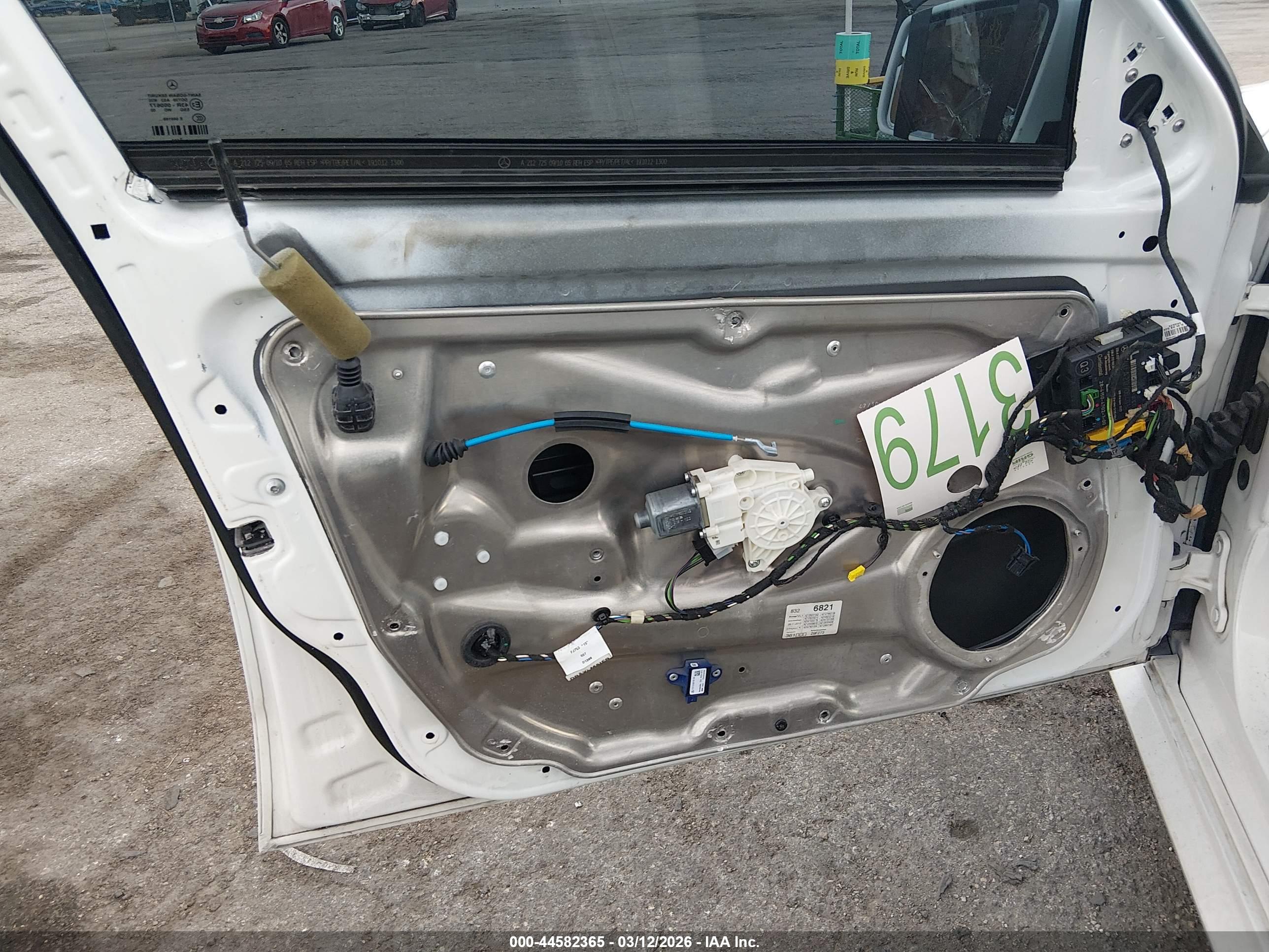 MERCEDES-BENZ E image 6