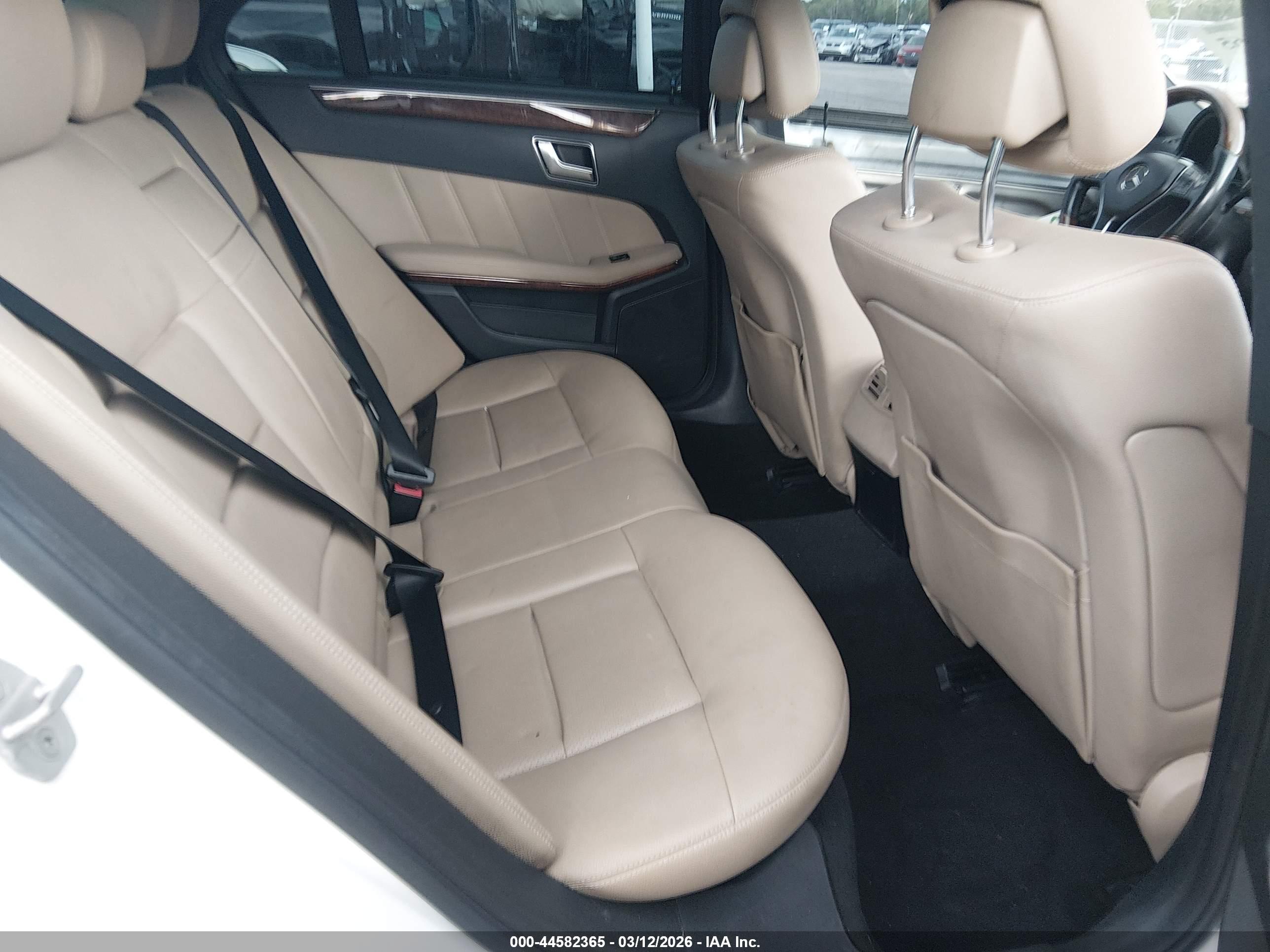 MERCEDES-BENZ E image 8