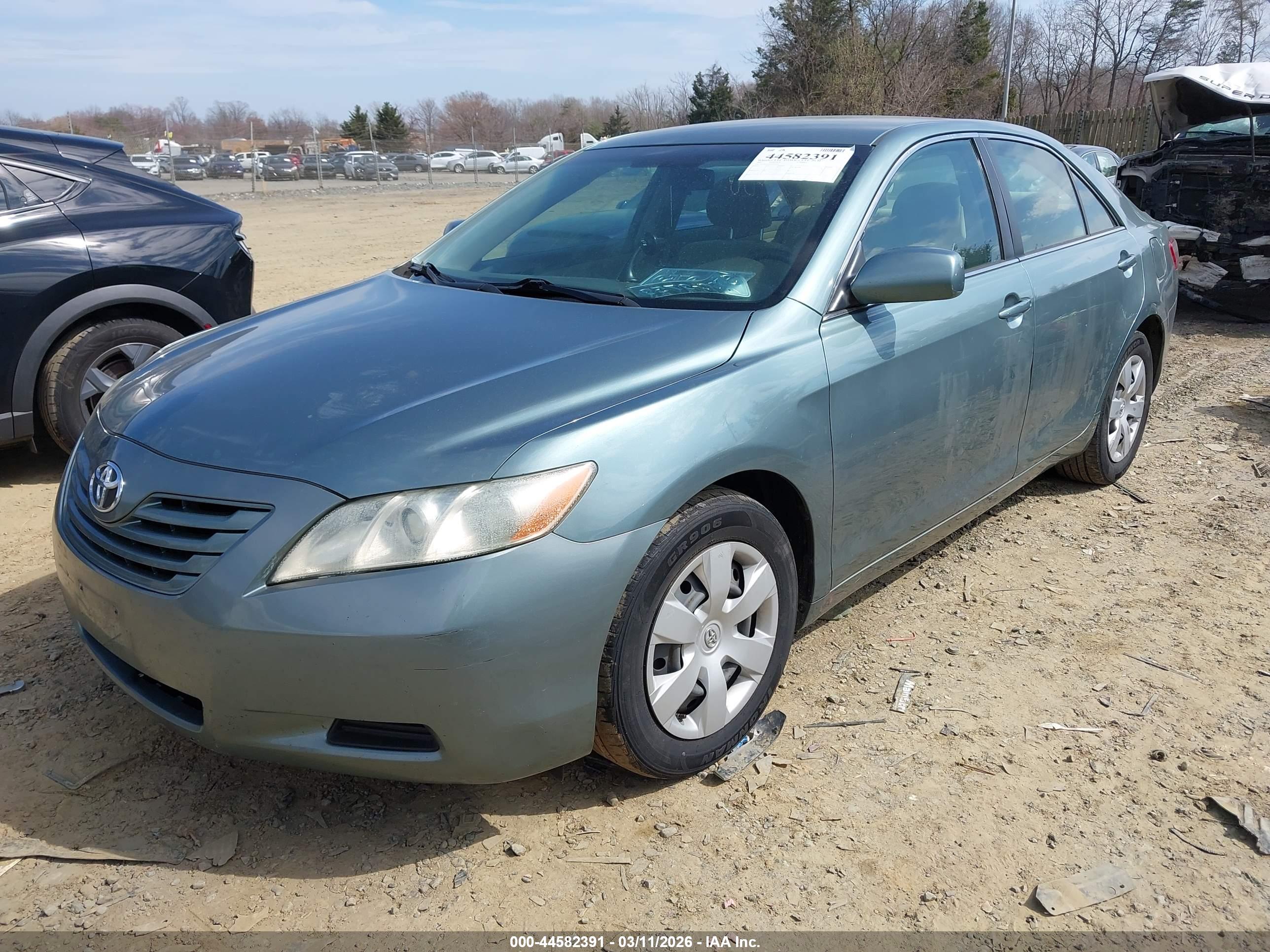 TOYOTA CAMRY image 2