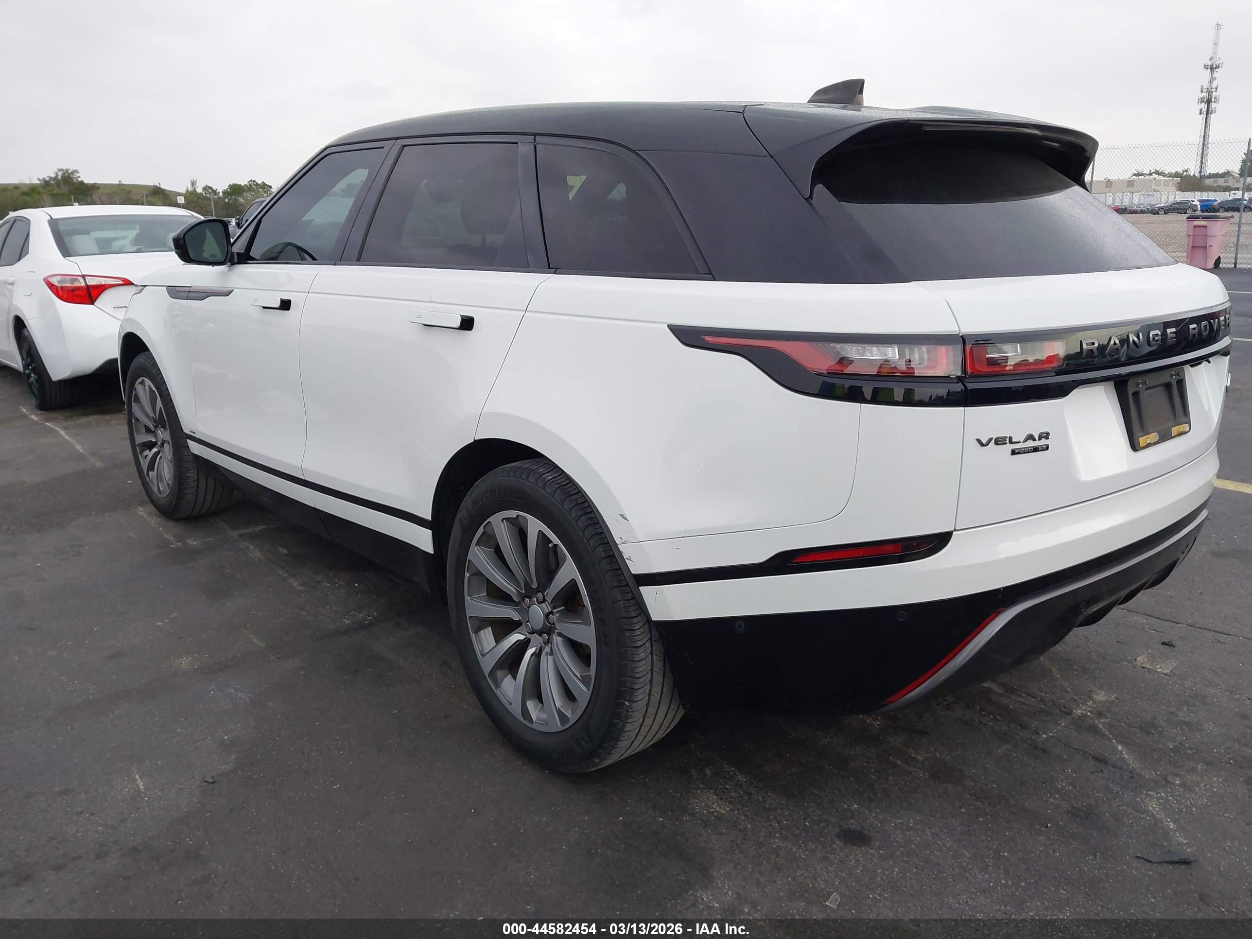 LAND ROVER image 3