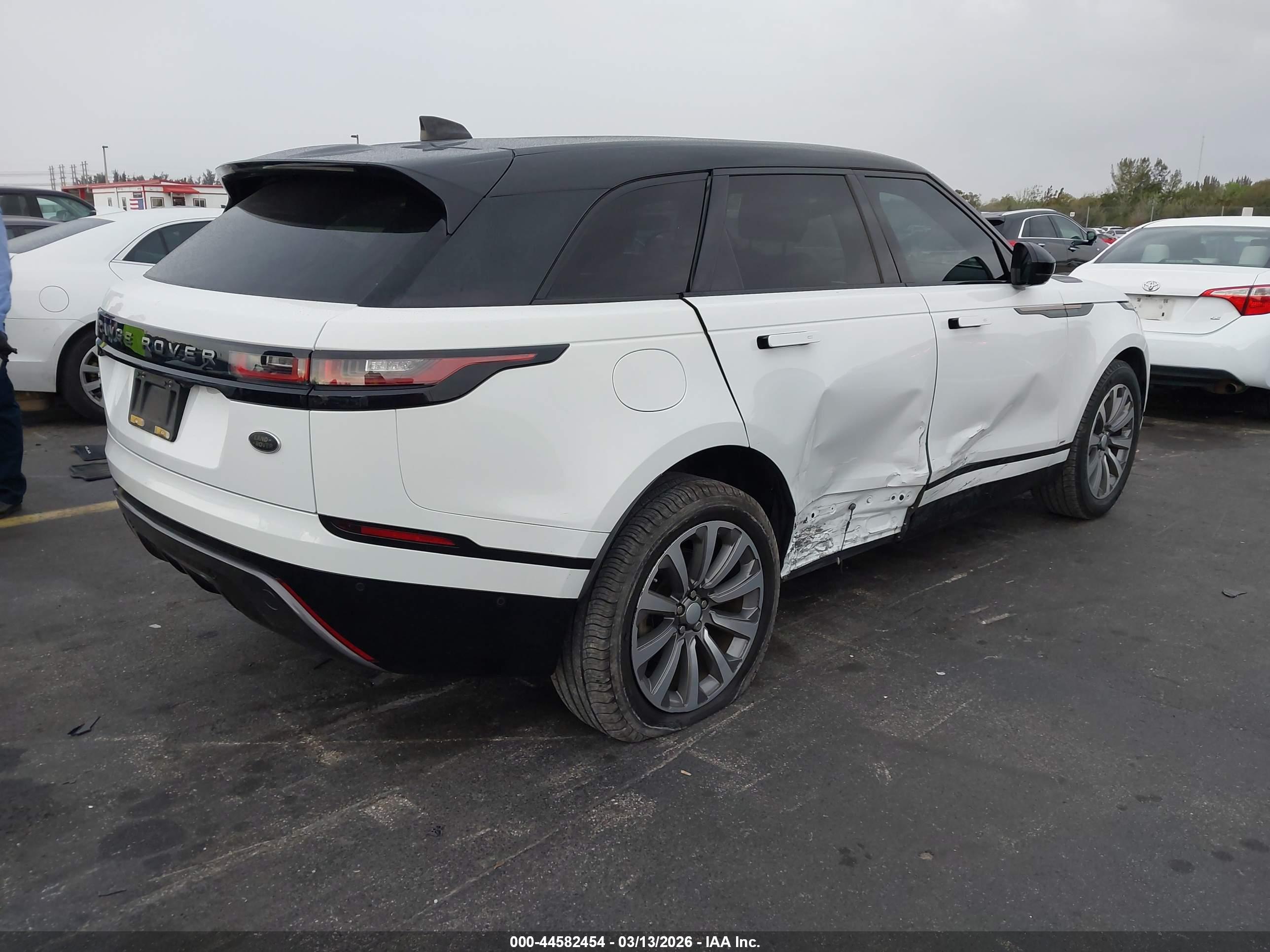 LAND ROVER image 4