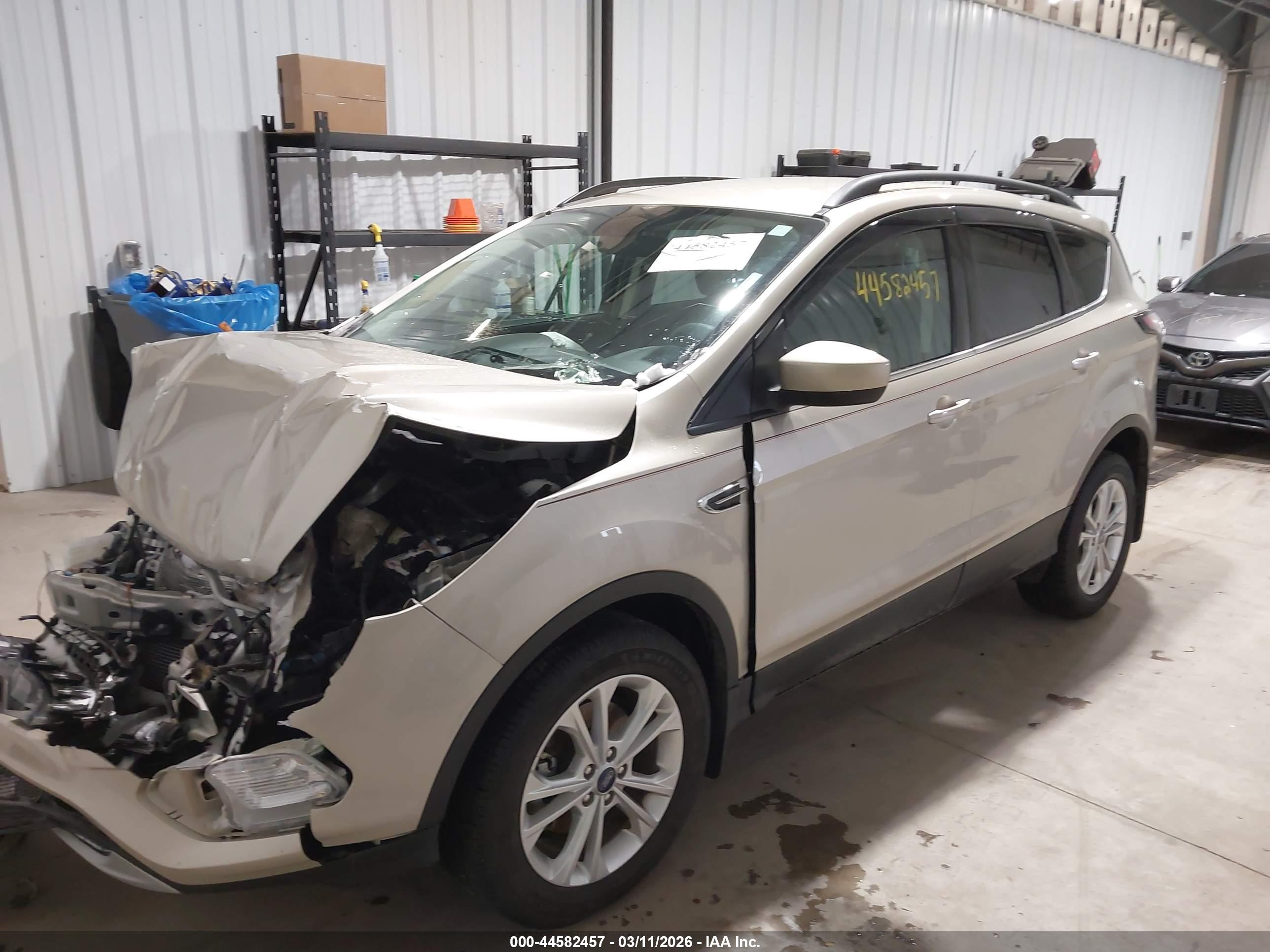 FORD ESCAPE image 2