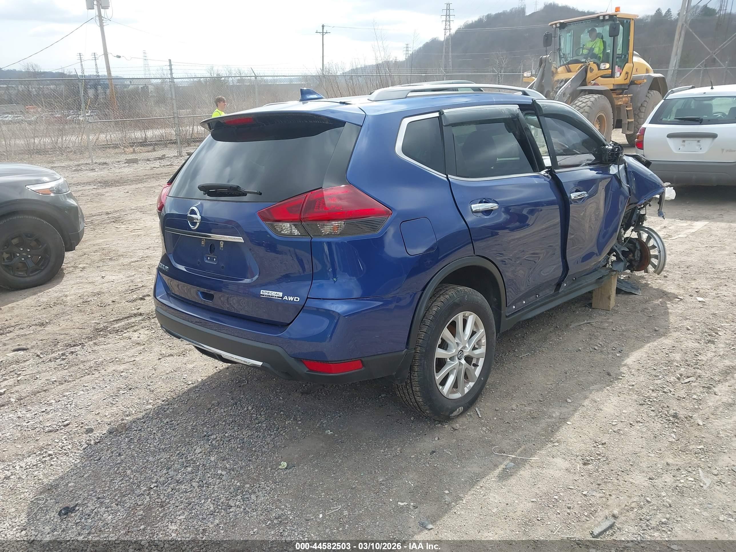 NISSAN ROGUE image 4