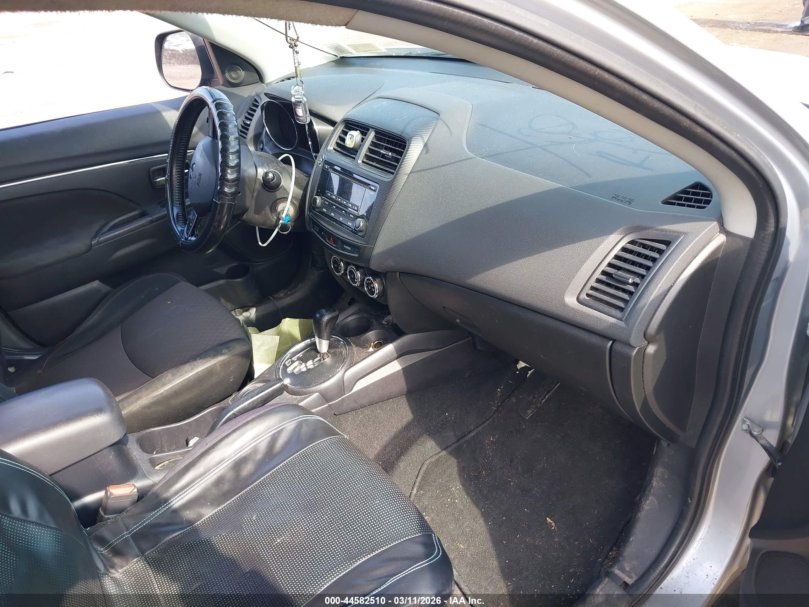 MITSUBISHI OUTLANDER image 5