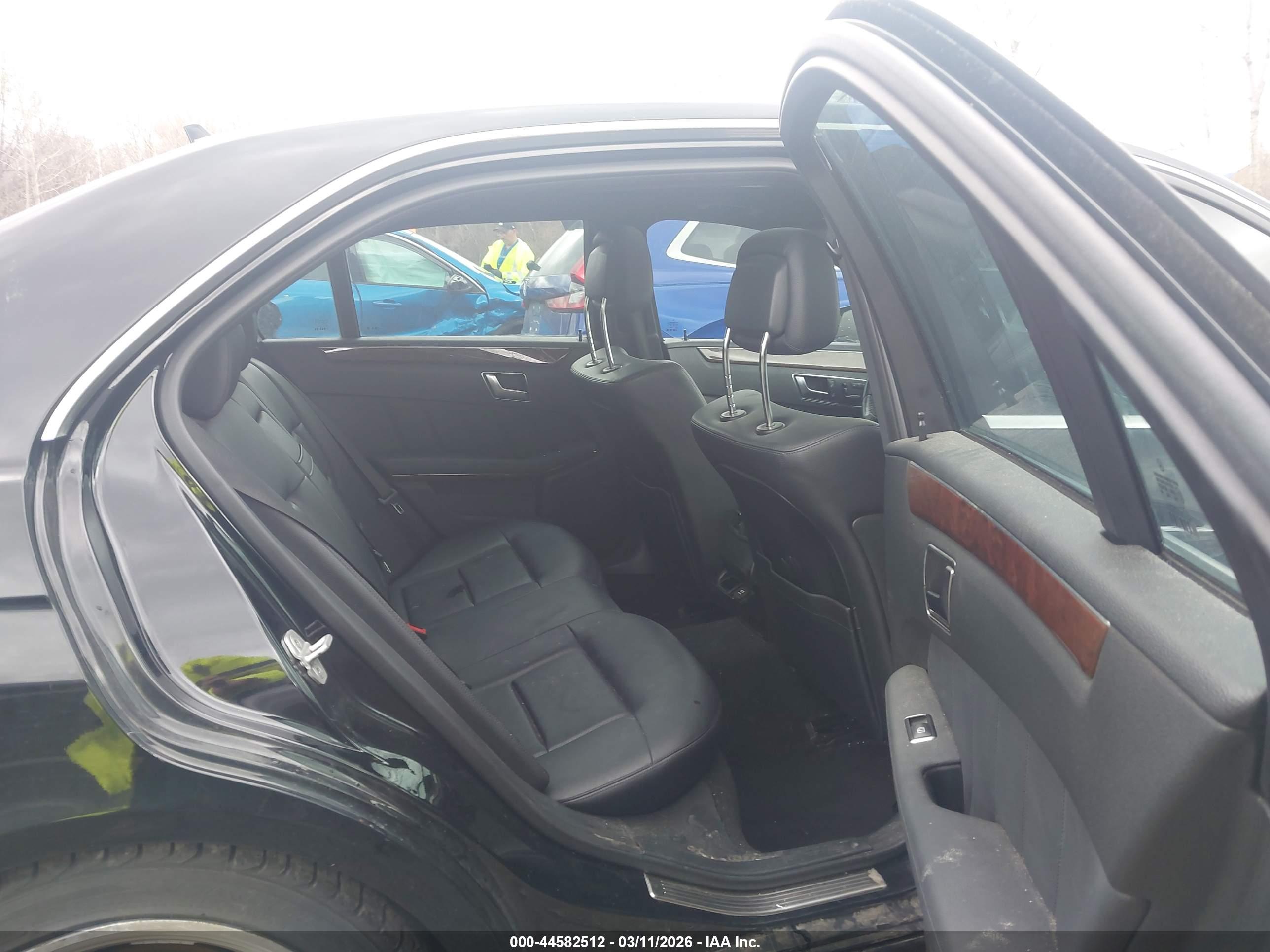 MERCEDES-BENZ E image 8