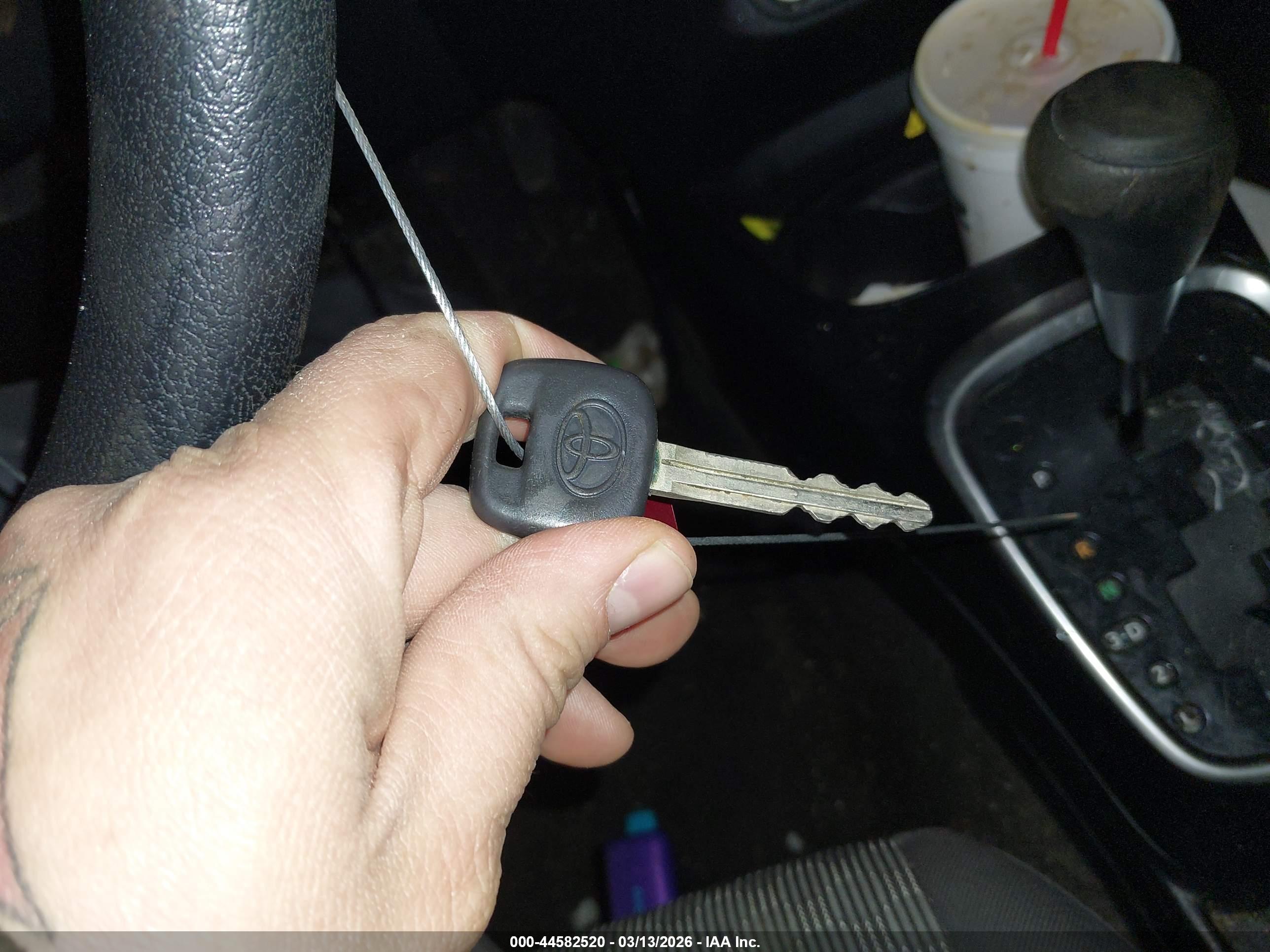 TOYOTA YARIS image 11