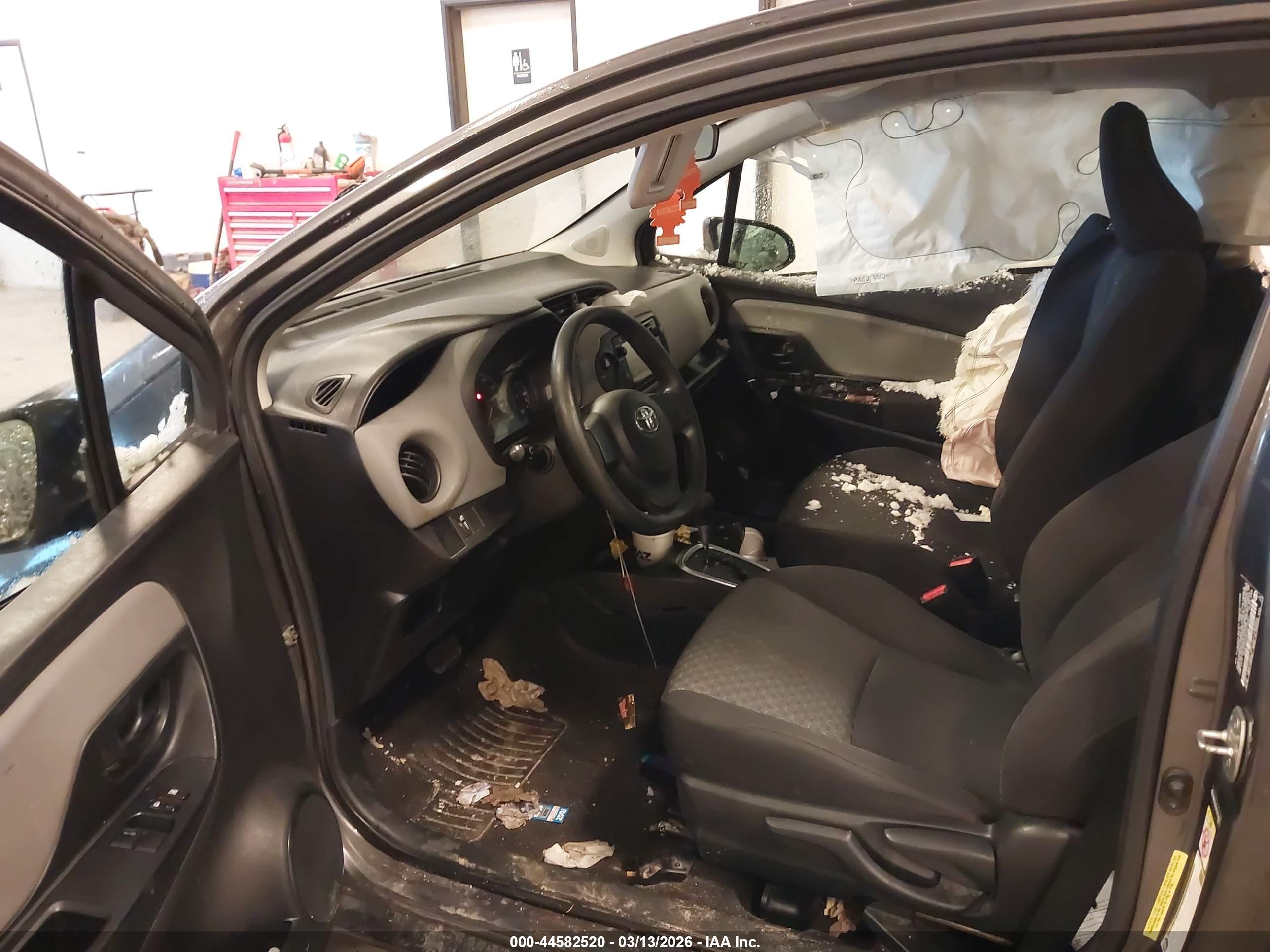 TOYOTA YARIS image 5