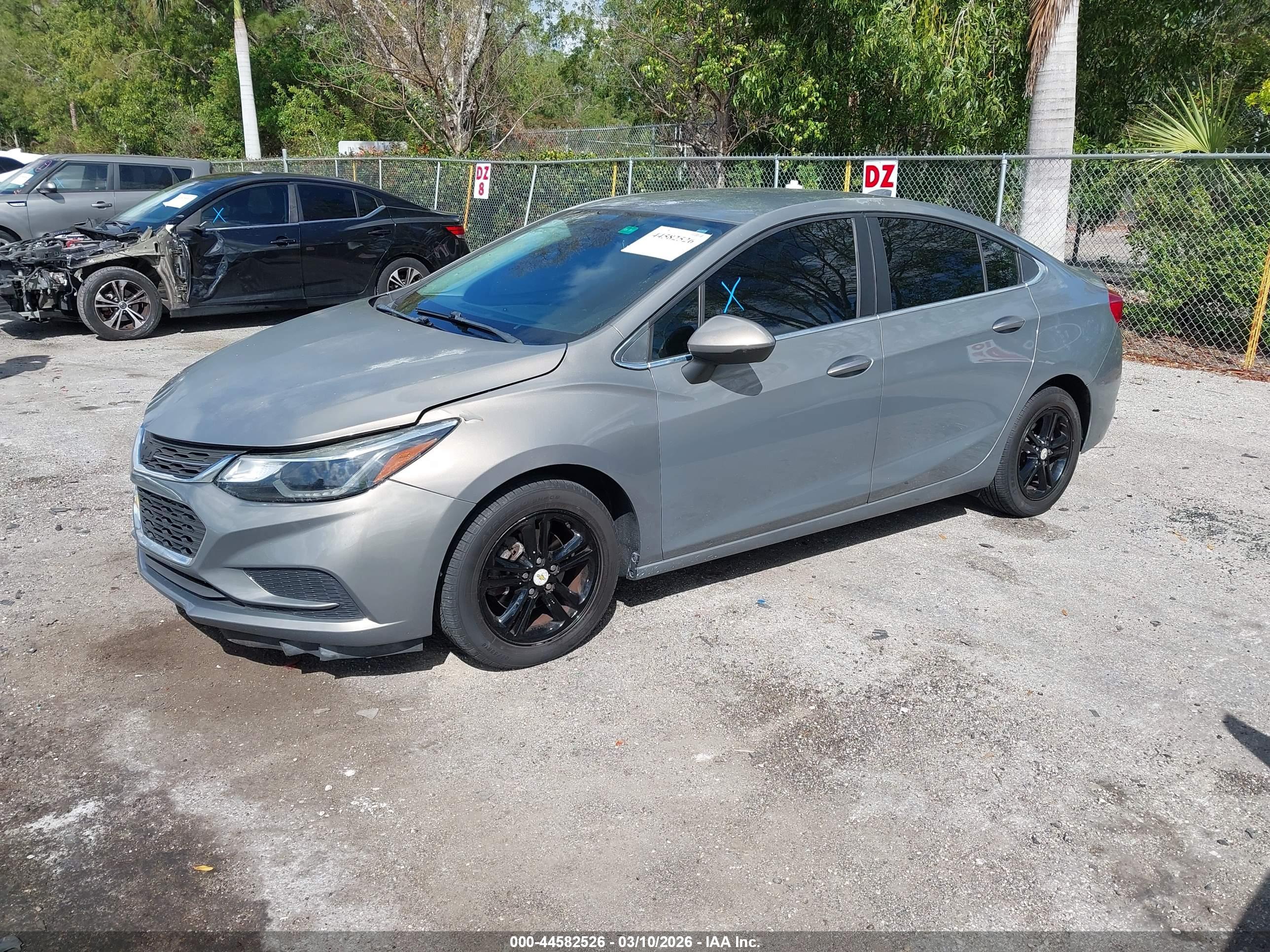 CHEVROLET CRUZE image 2