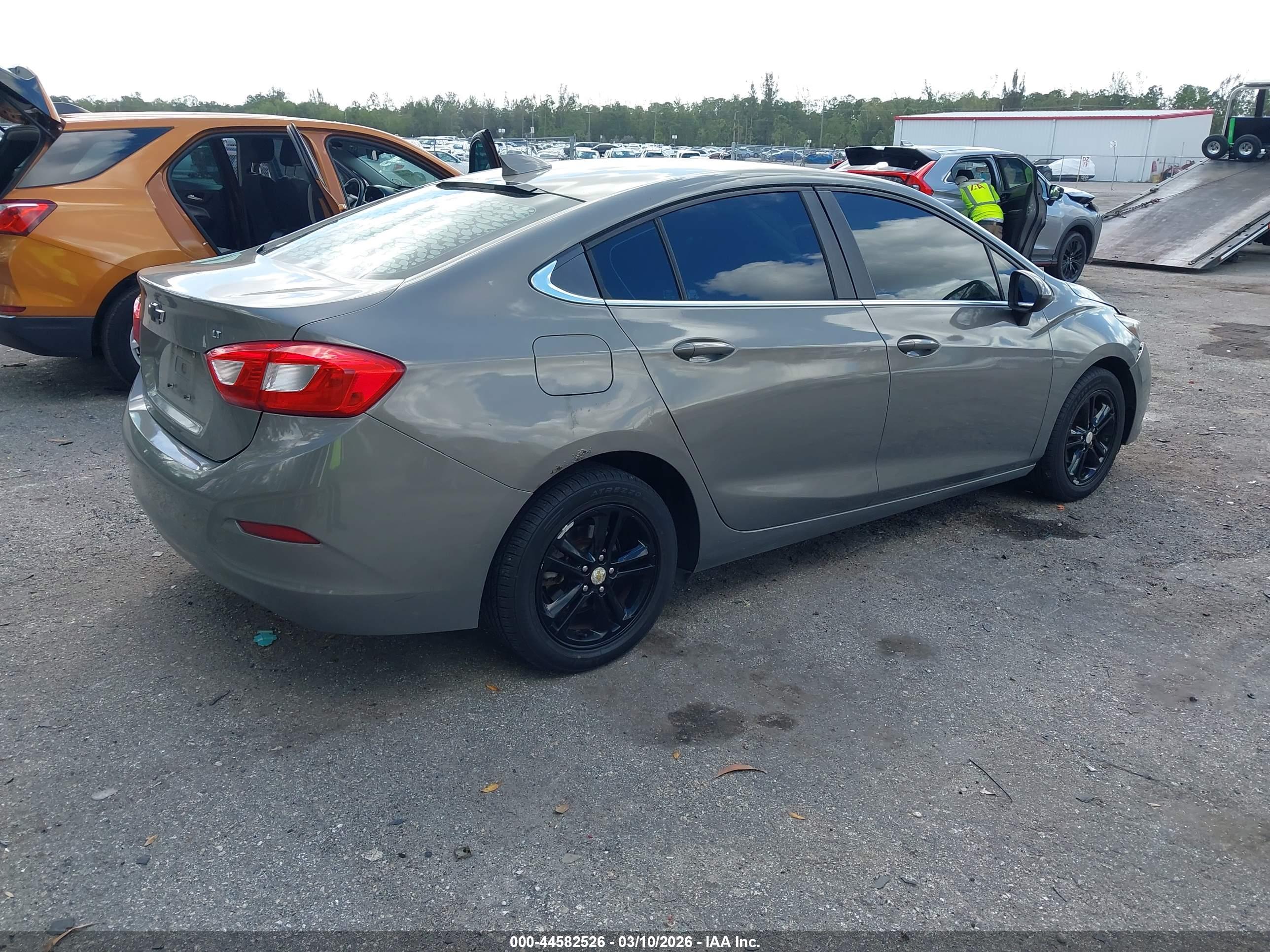 CHEVROLET CRUZE image 4
