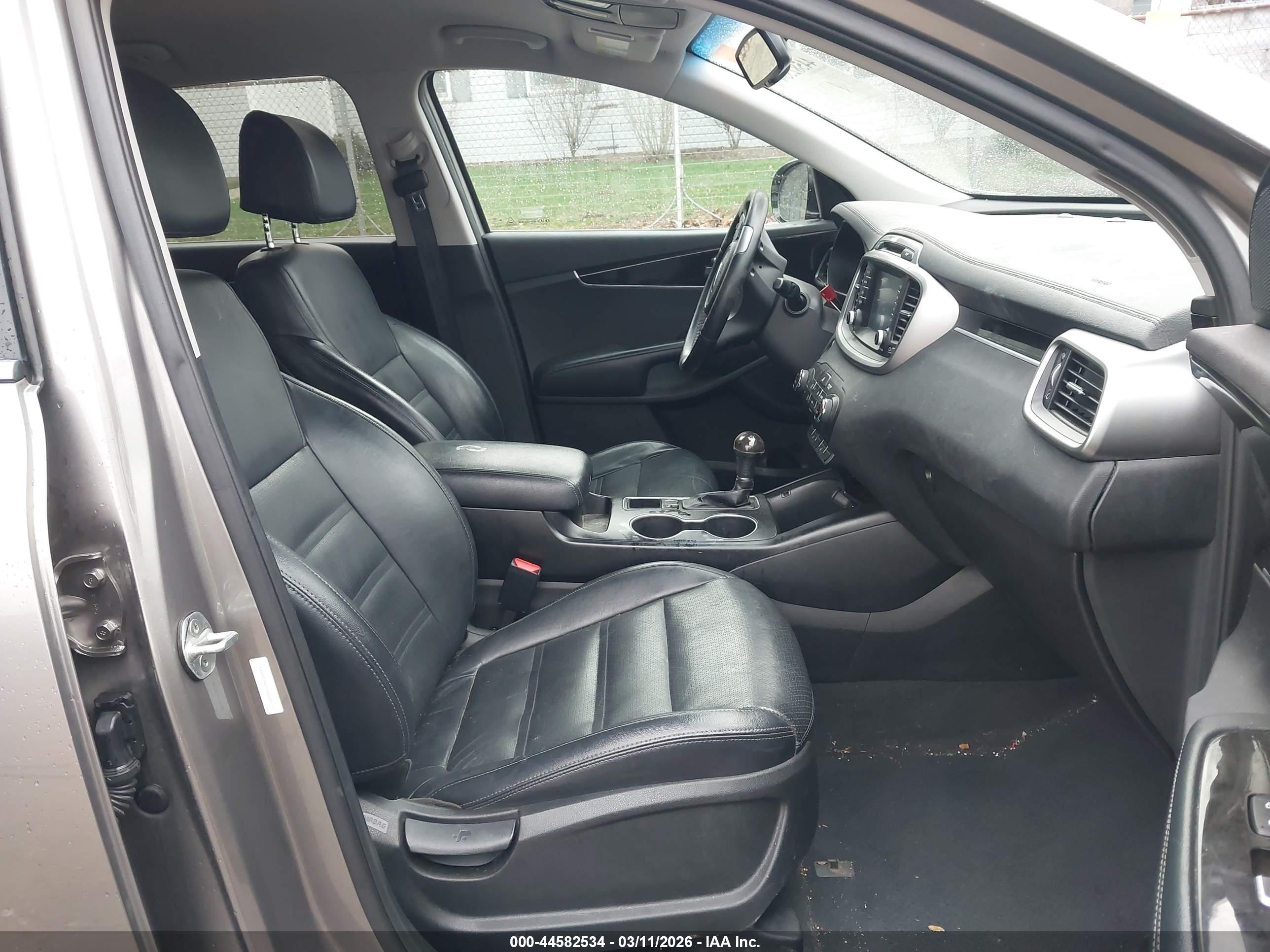 KIA SORENTO image 5