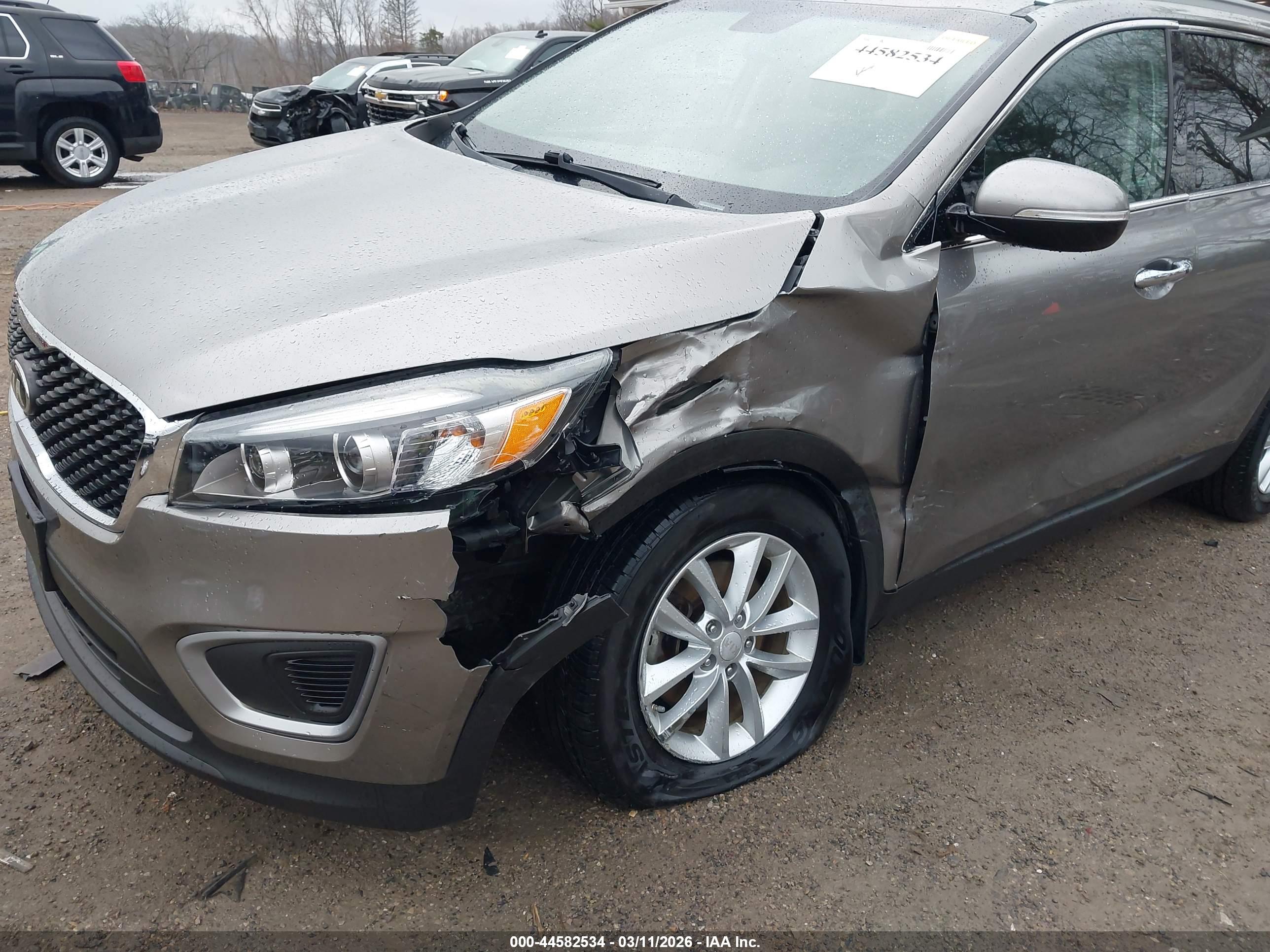 KIA SORENTO image 6