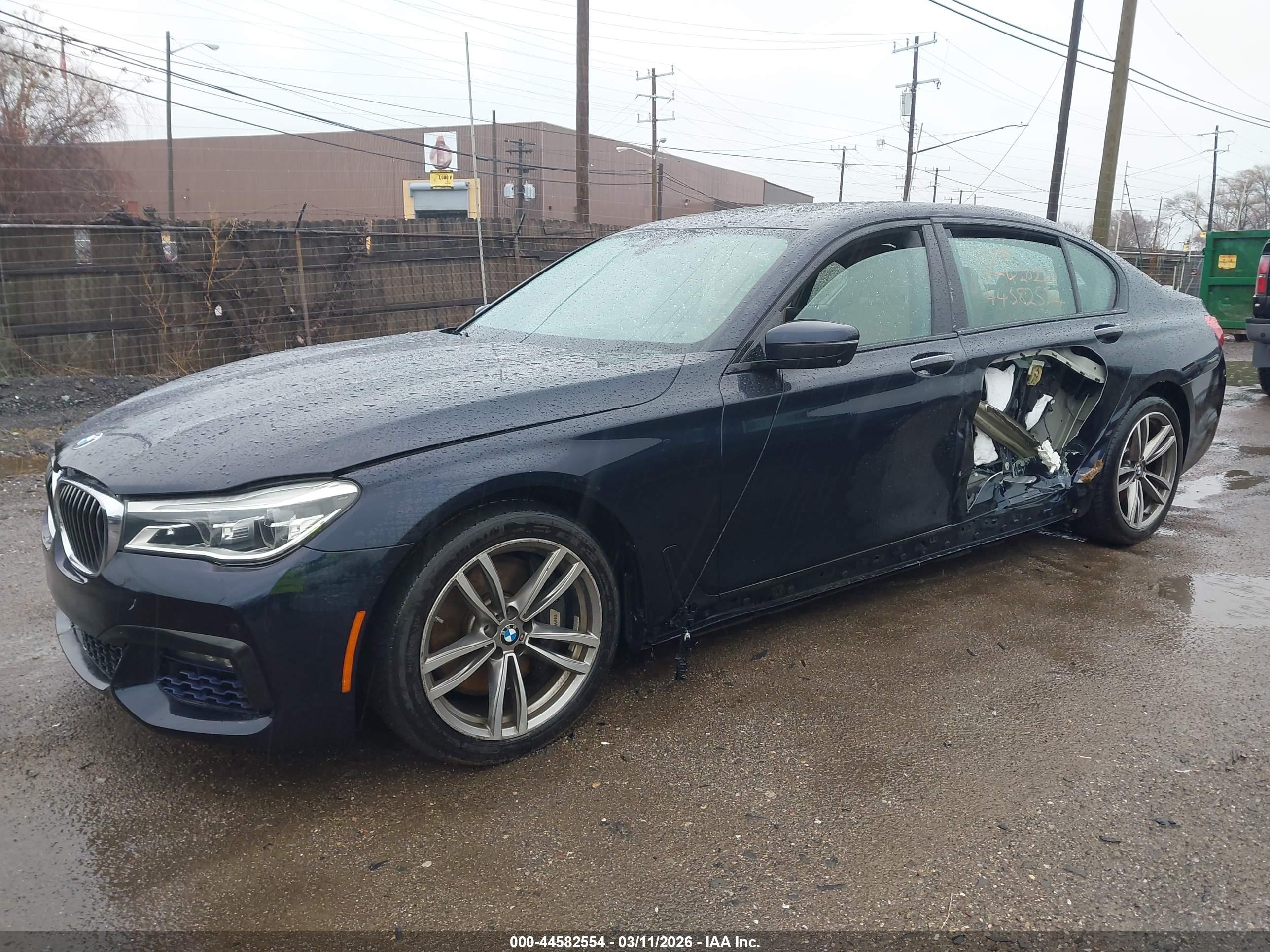 BMW 750I image 2