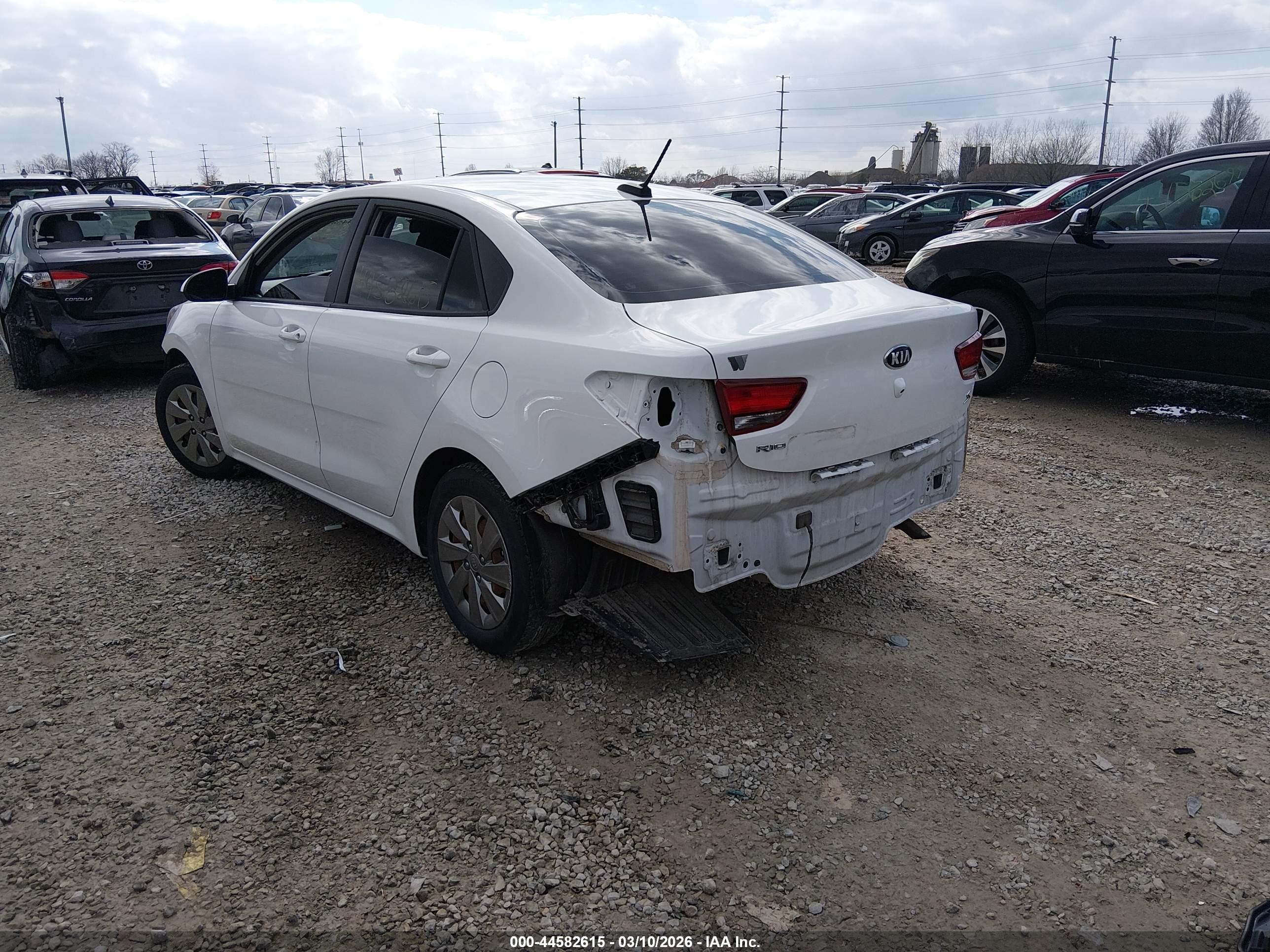 KIA RIO image 3