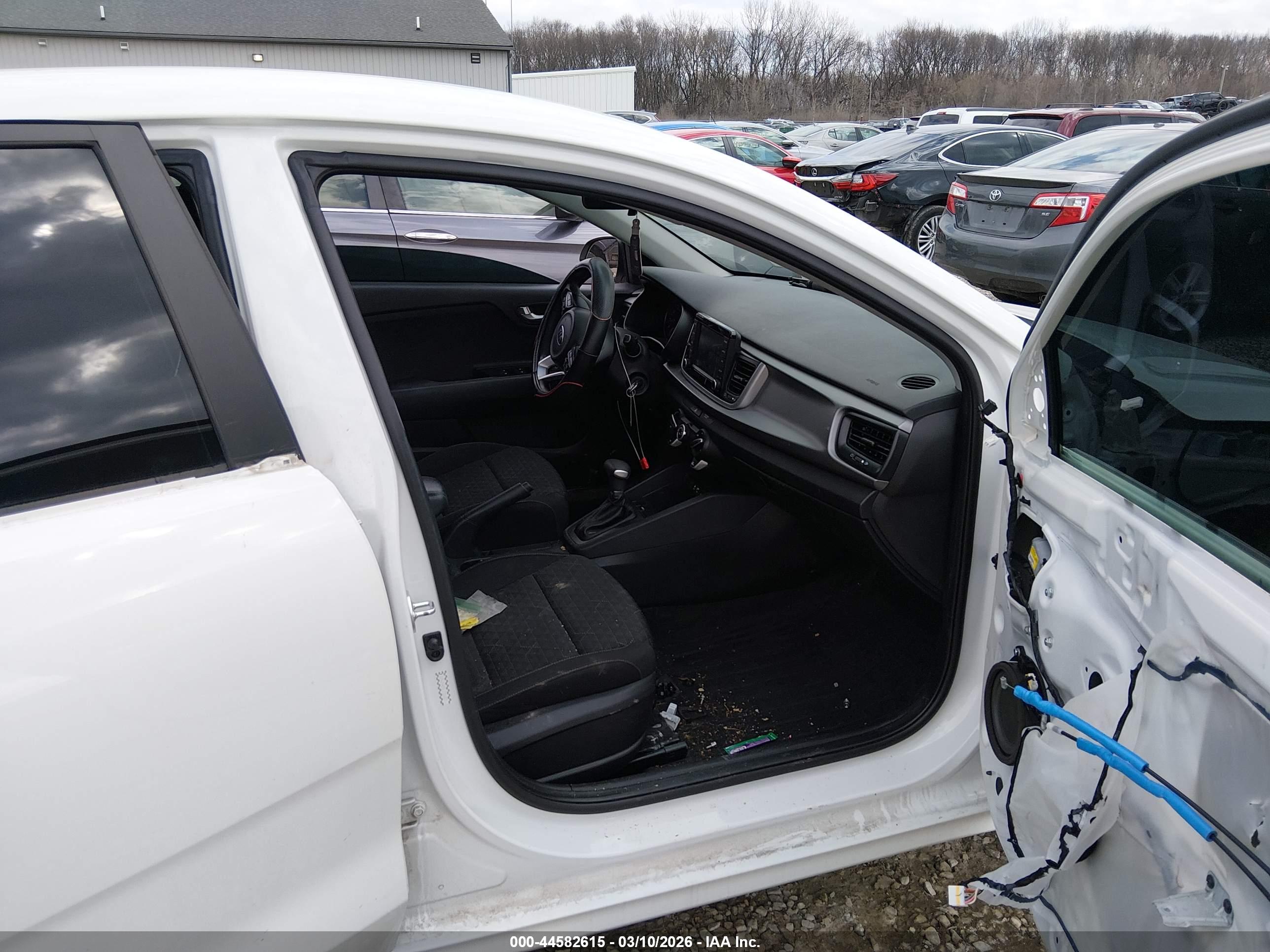 KIA RIO image 5
