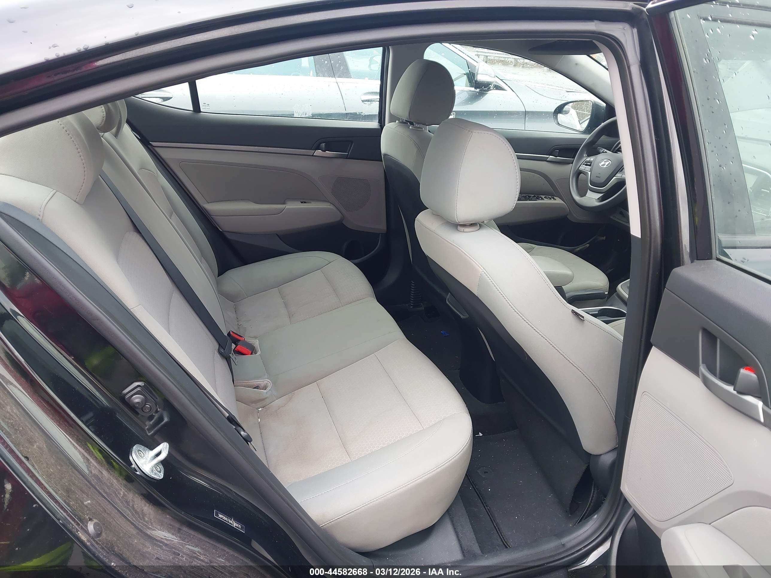 HYUNDAI ELANTRA image 8