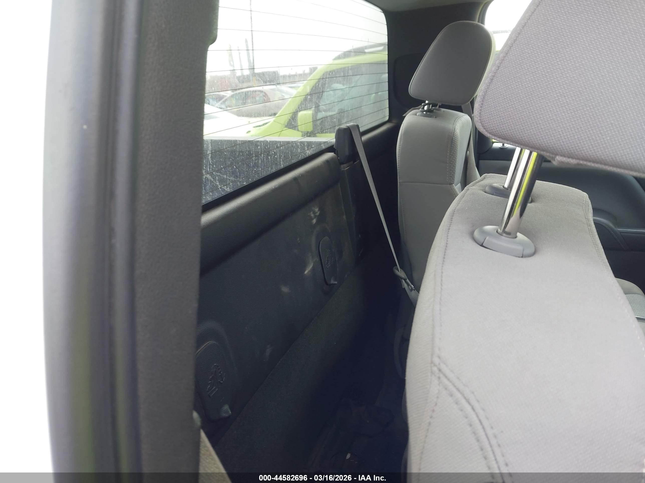 GMC SIERRA image 8
