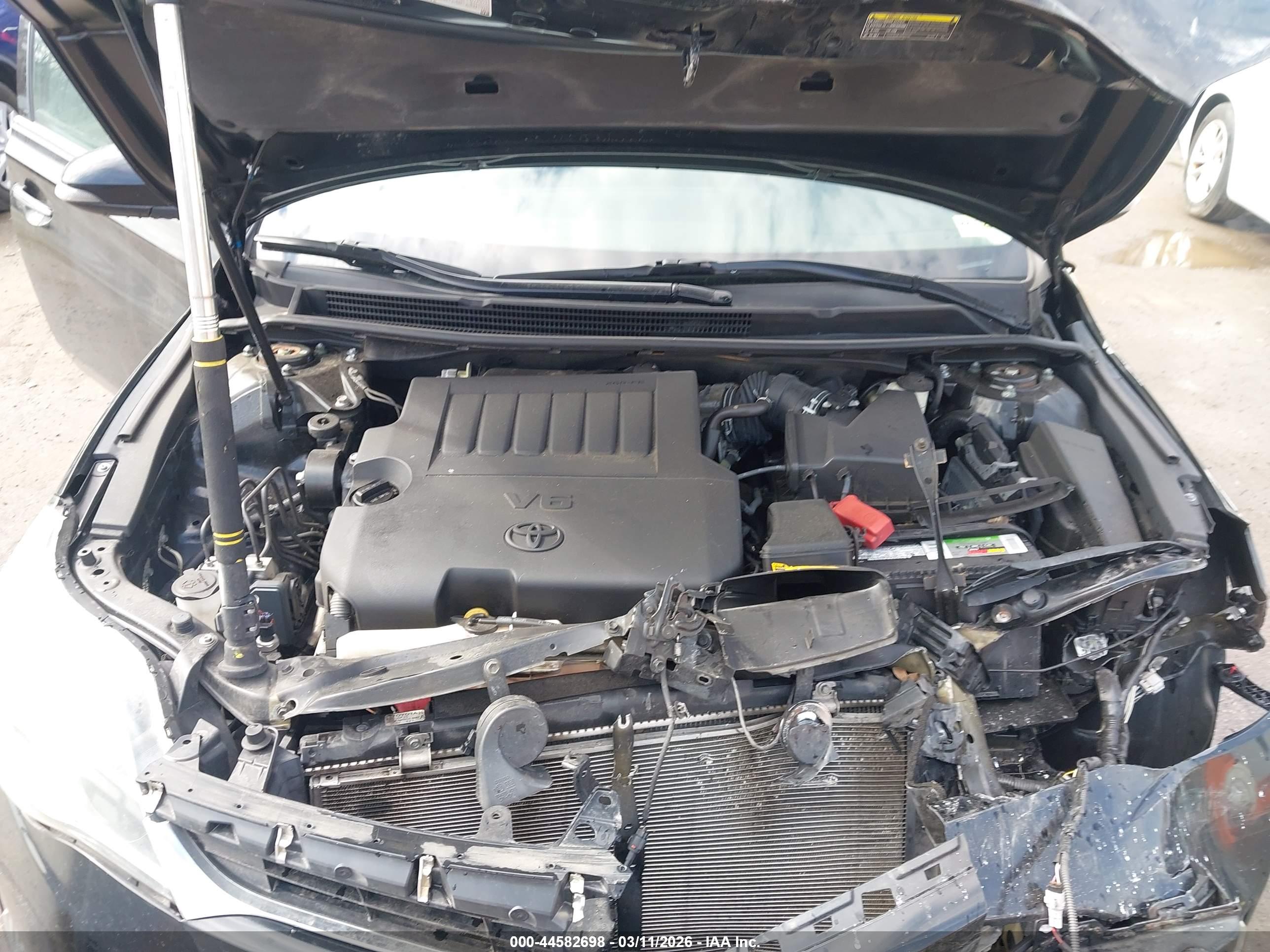 TOYOTA AVALON image 10