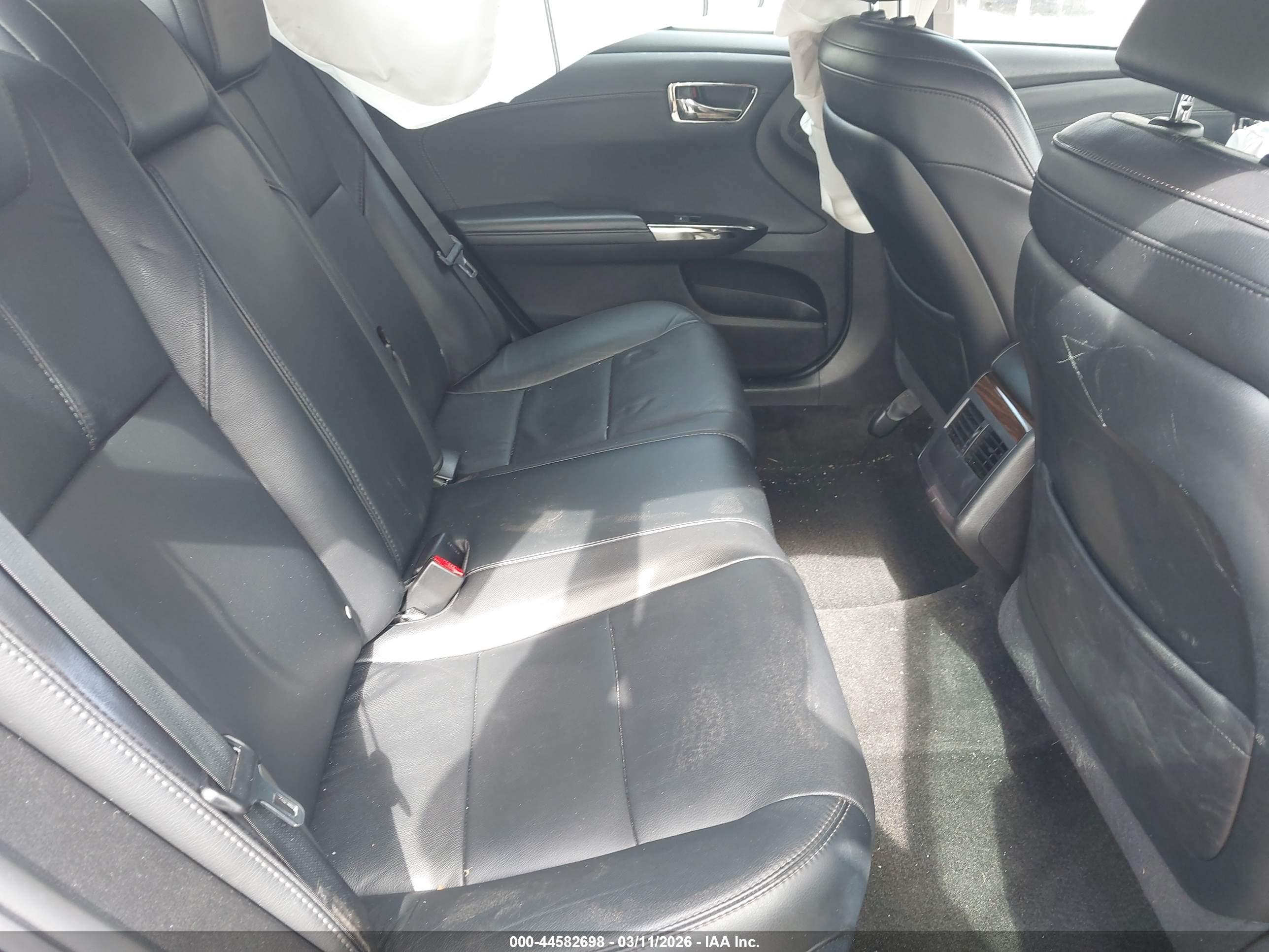 TOYOTA AVALON image 8