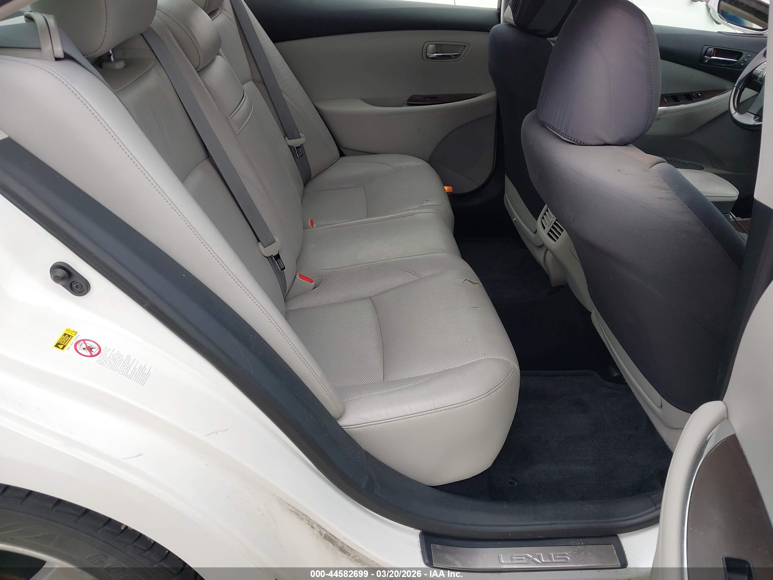 LEXUS ES image 8