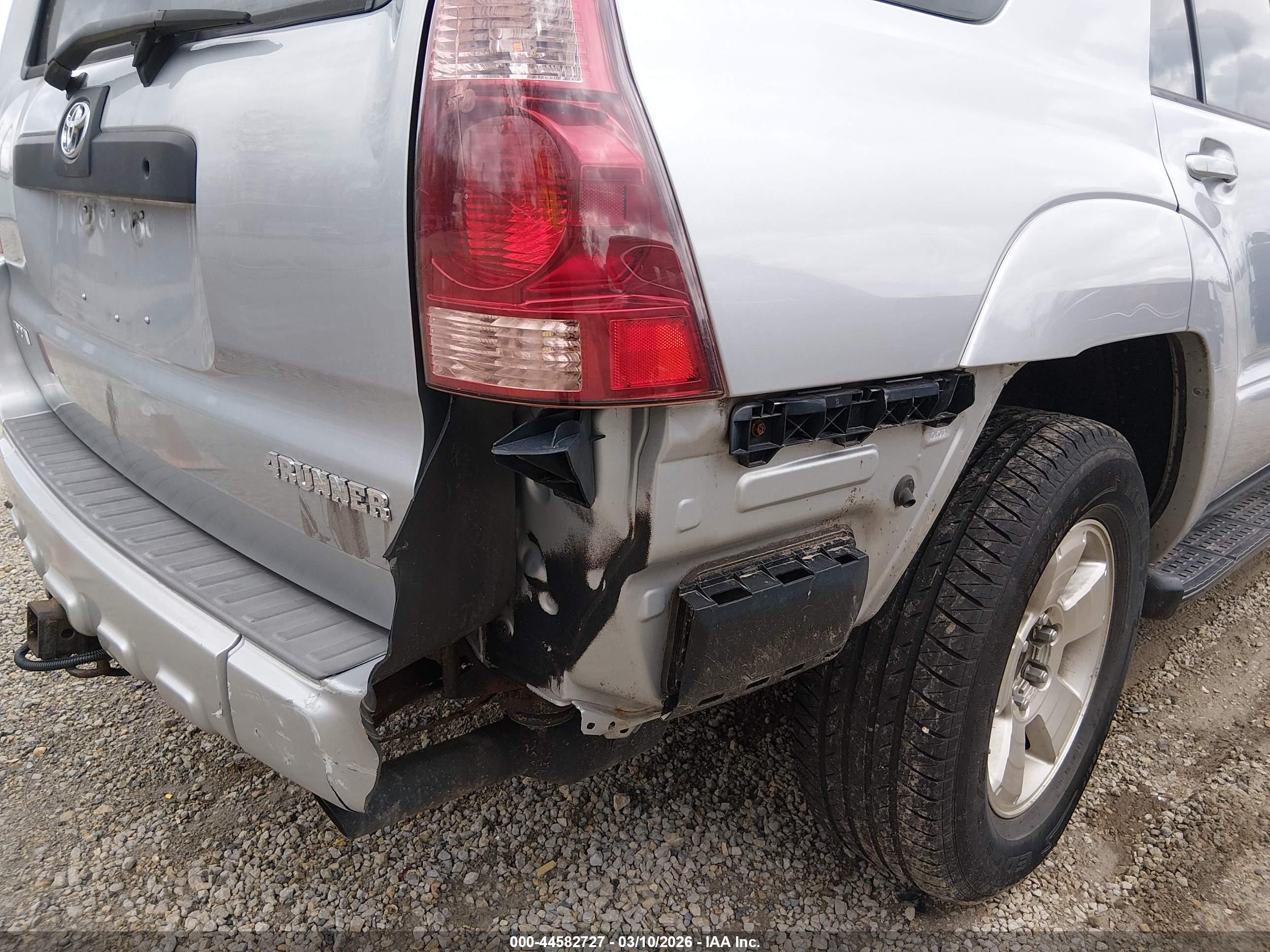 TOYOTA 4RUNNER image 6