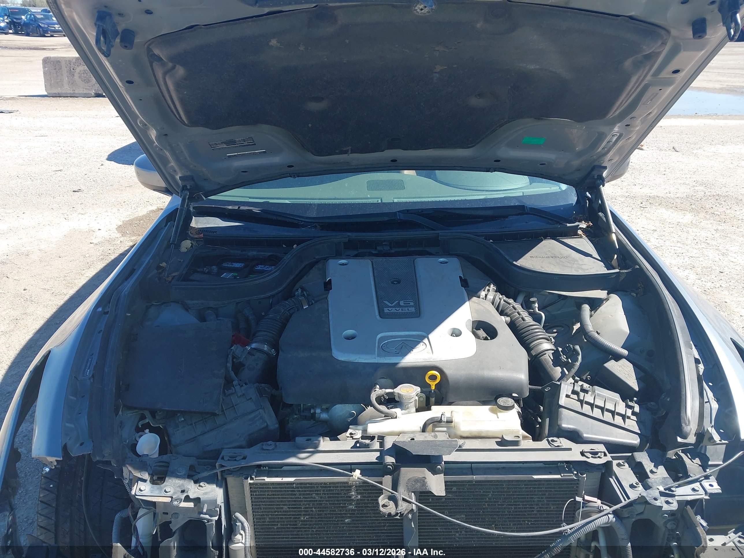 INFINITI Q40 image 10