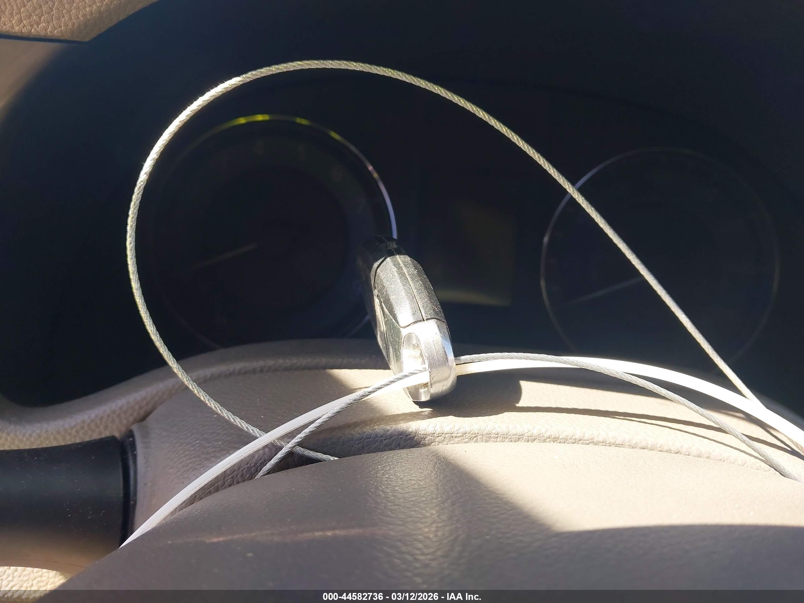 INFINITI Q40 image 11