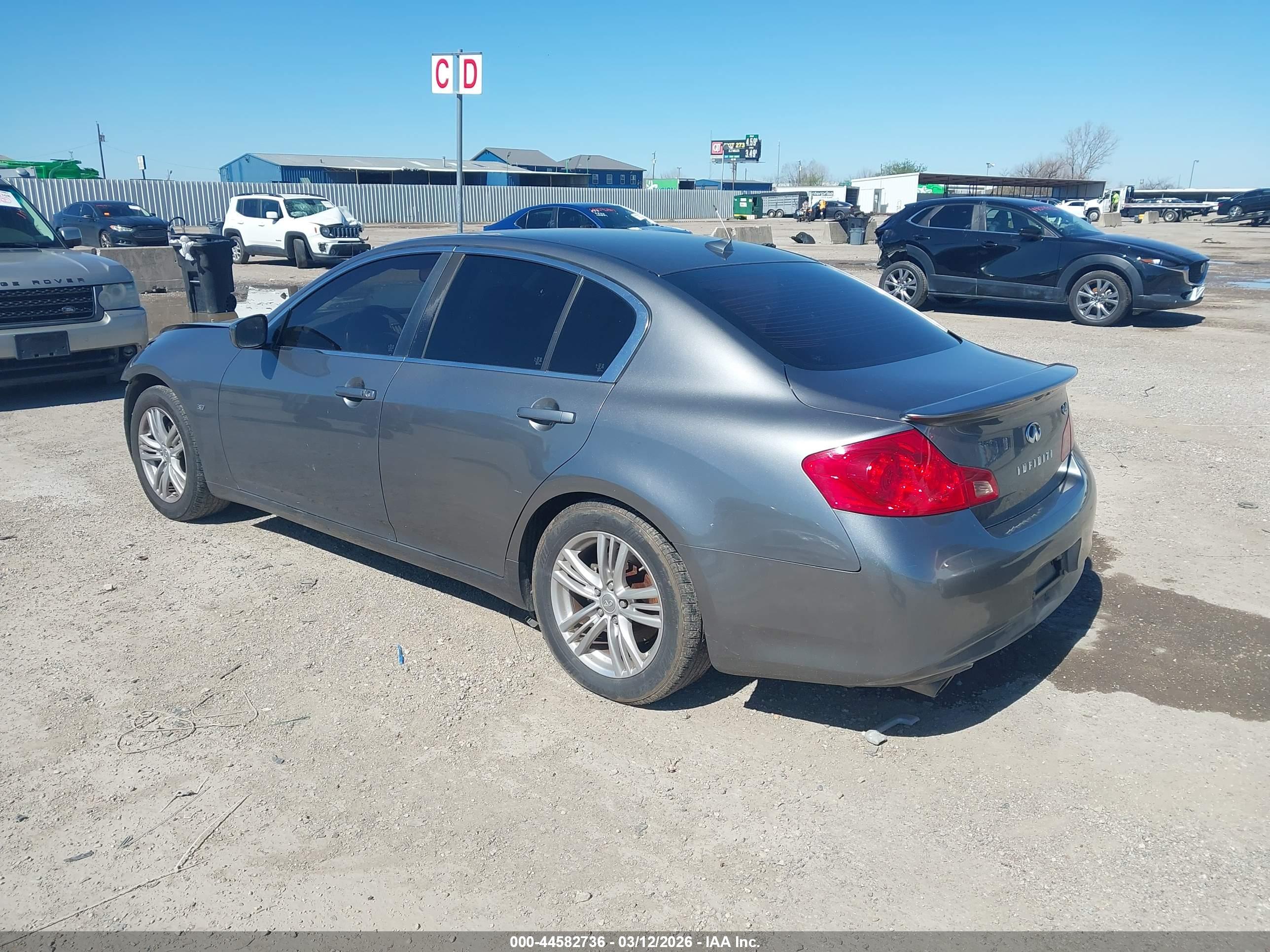 INFINITI Q40 image 3