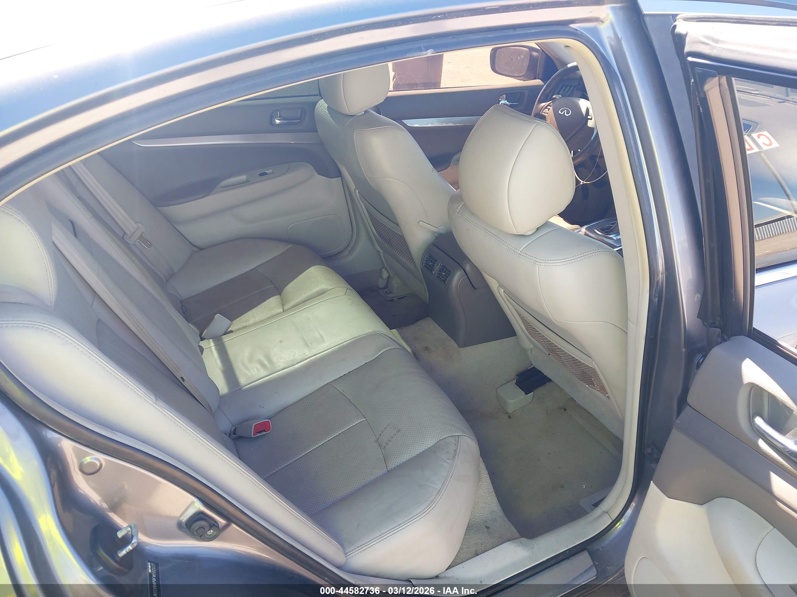 INFINITI Q40 image 8