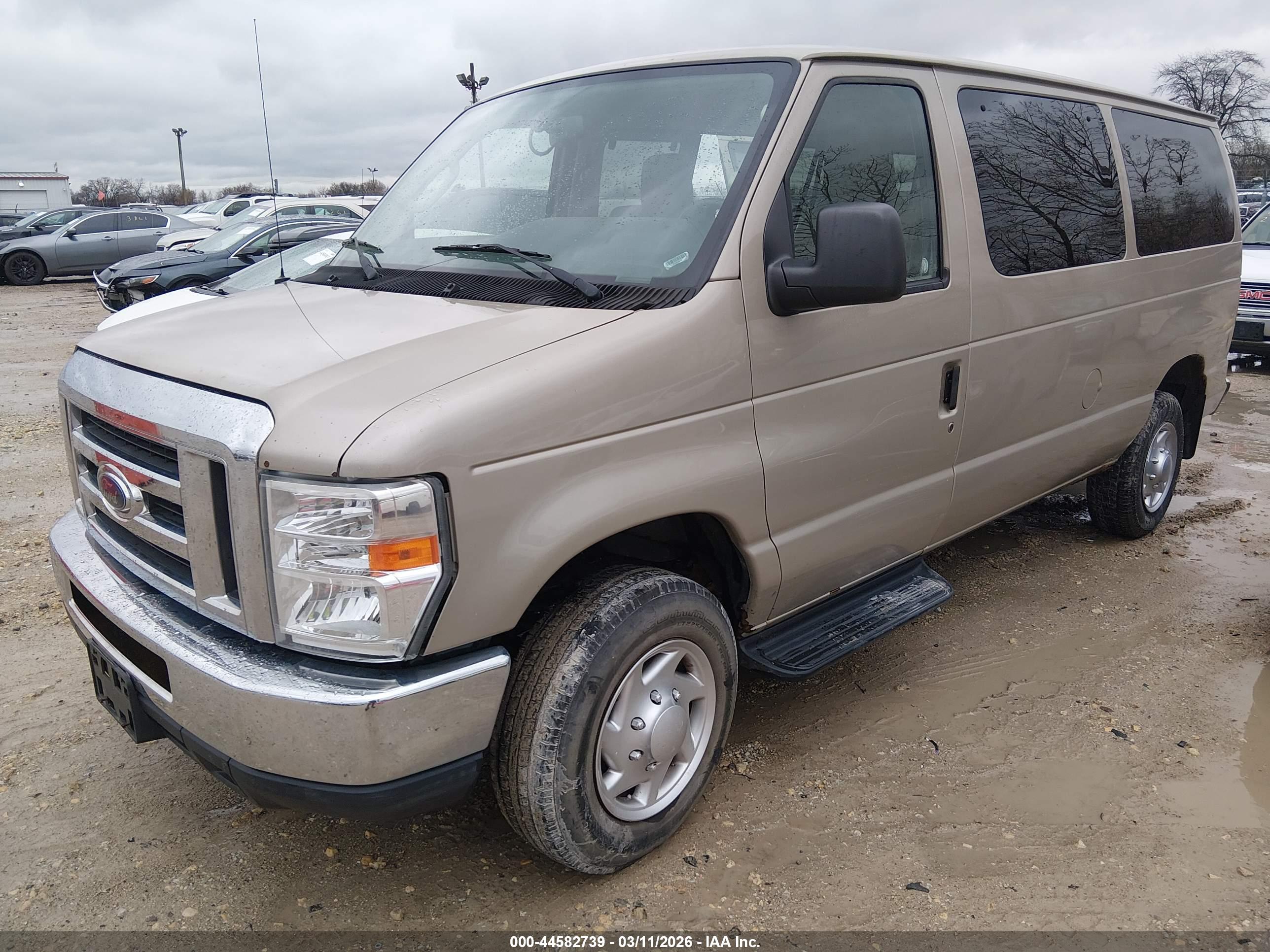 FORD E-350 image 2