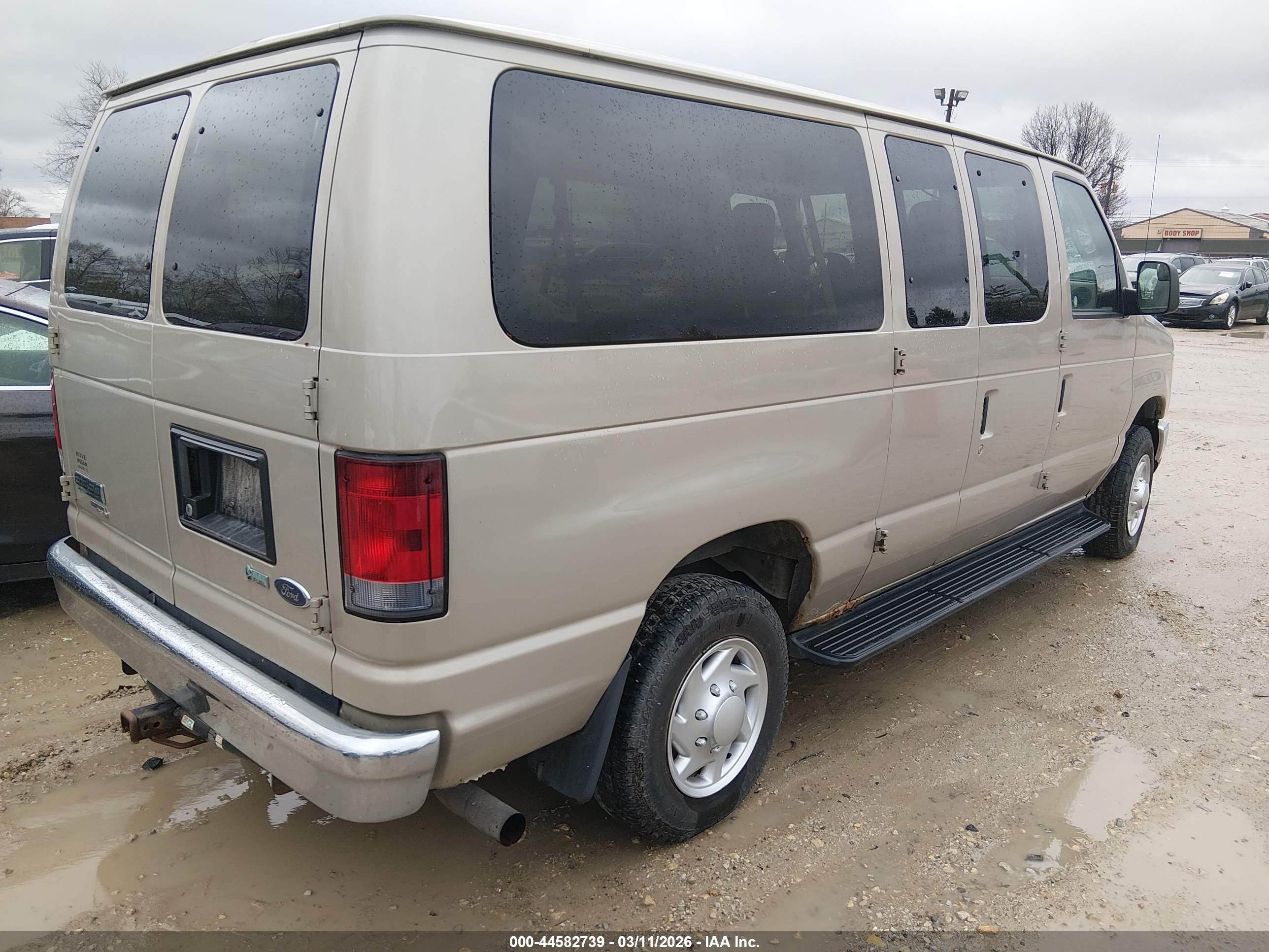 FORD E-350 image 4