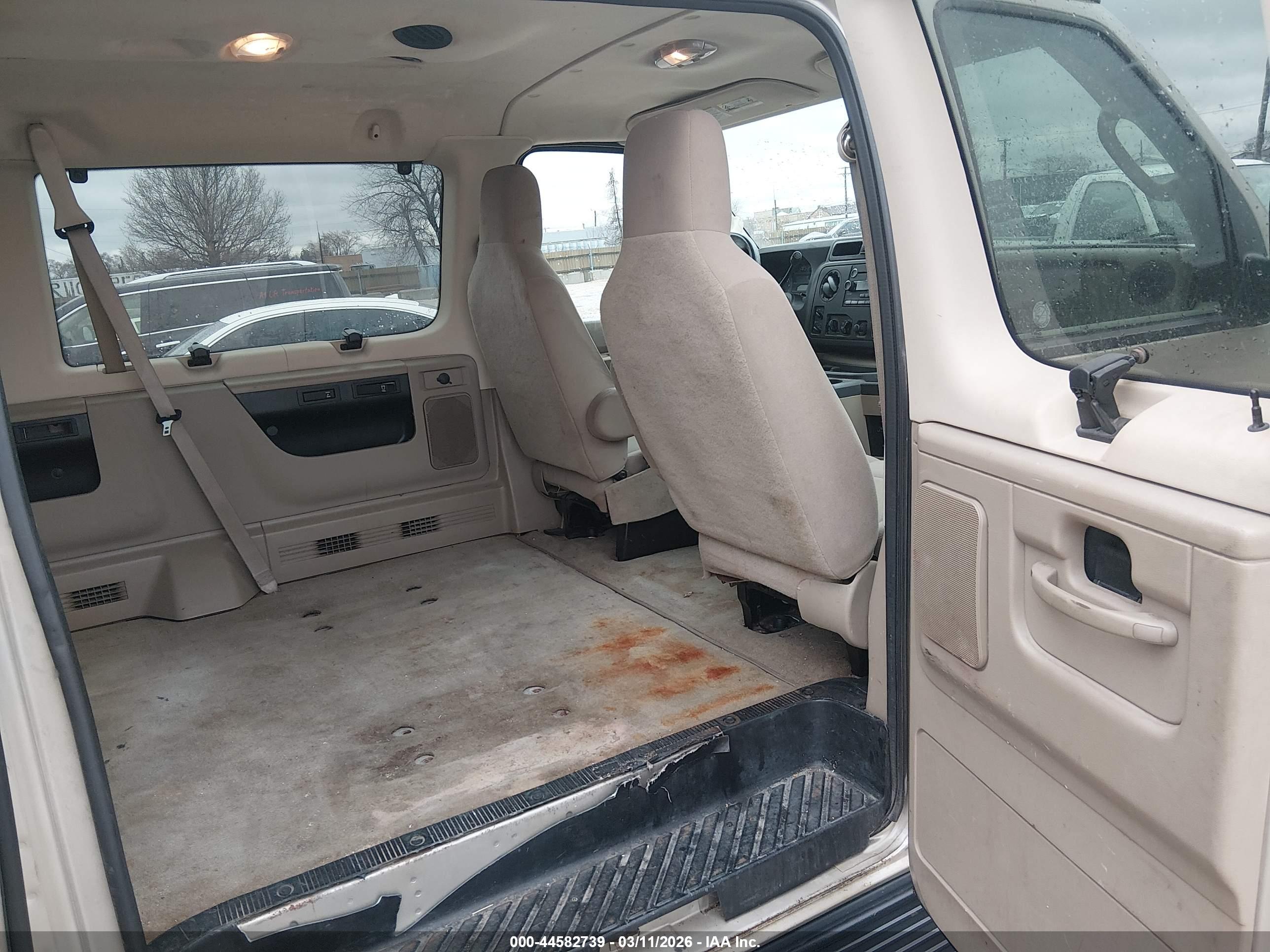 FORD E-350 image 8