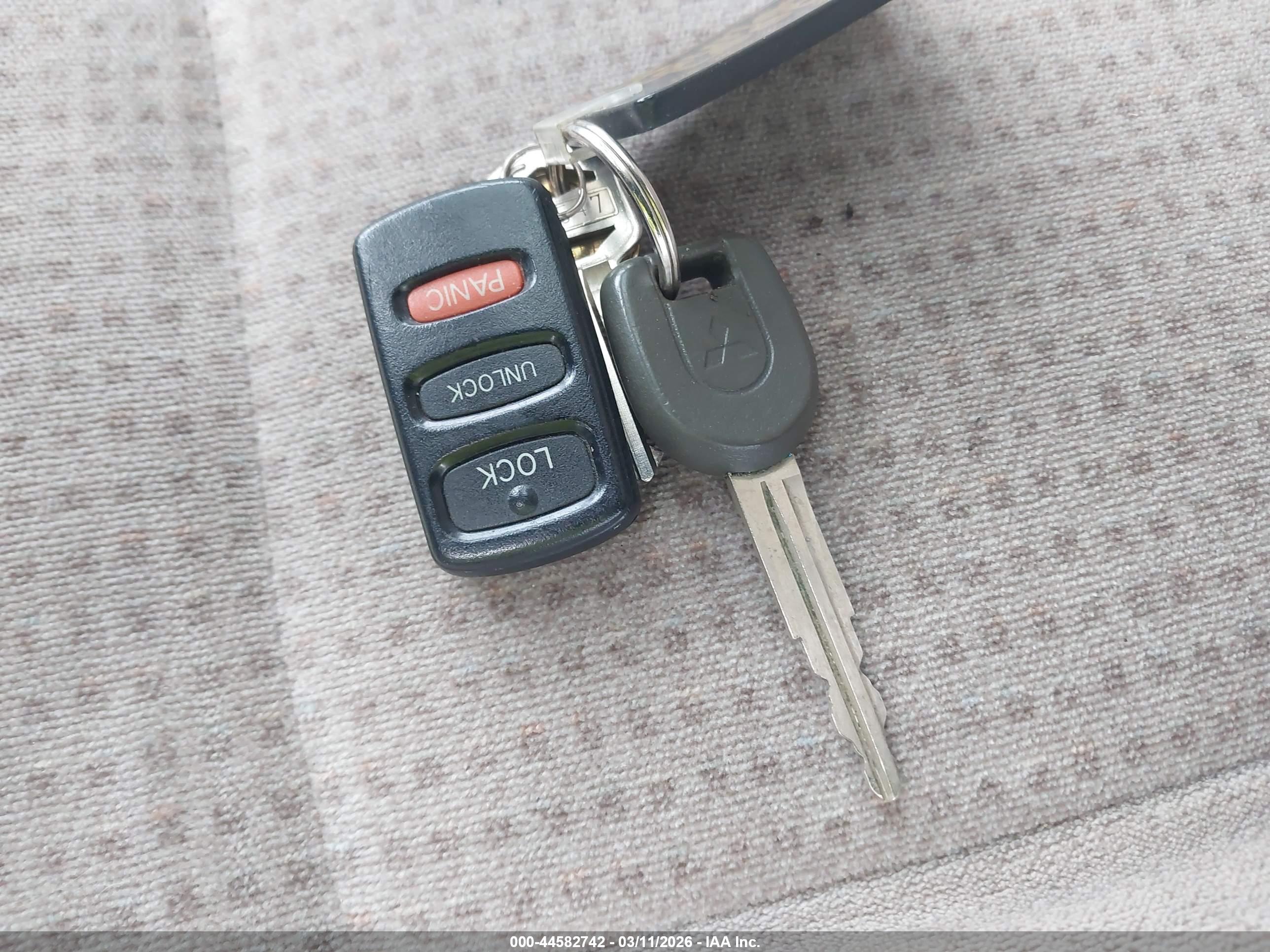MITSUBISHI MONTERO image 11