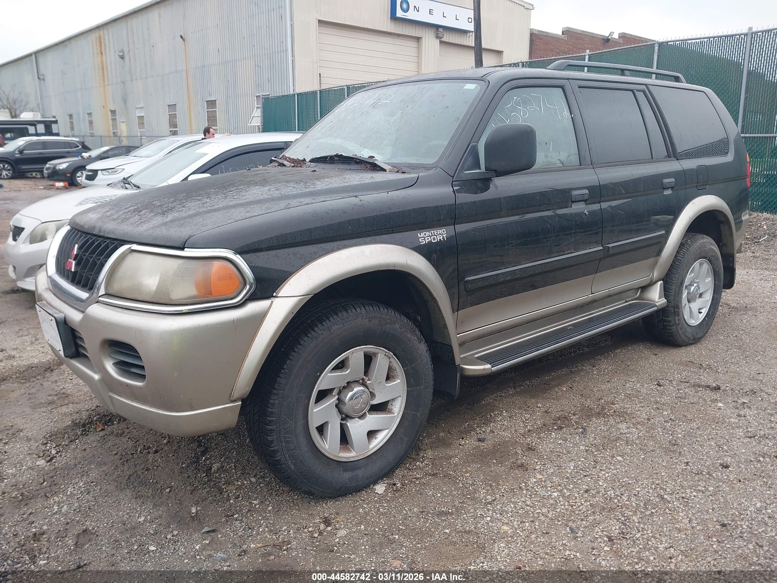 MITSUBISHI MONTERO image 2