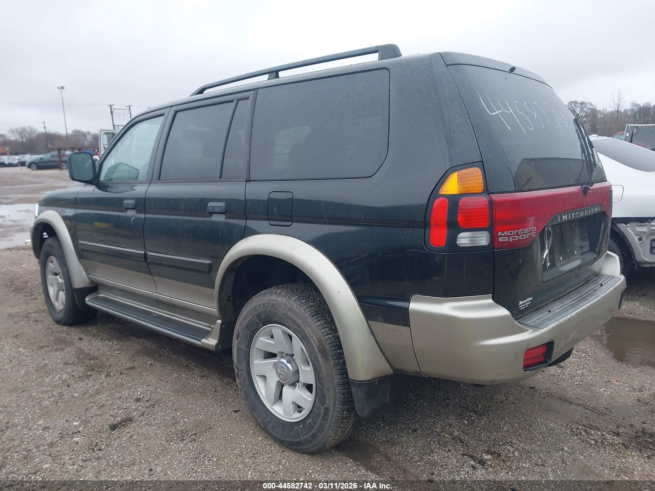MITSUBISHI MONTERO image 3