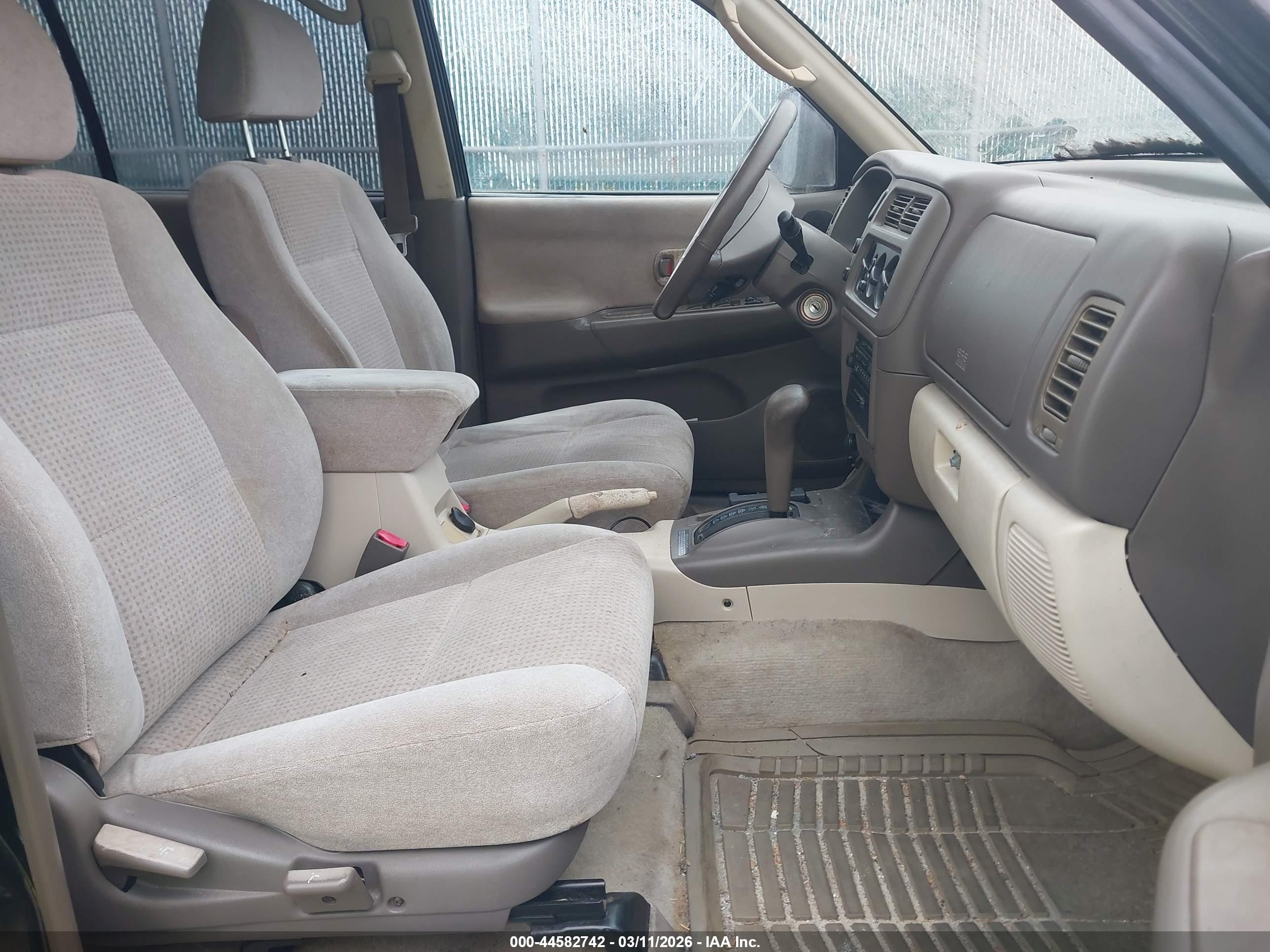 MITSUBISHI MONTERO image 5
