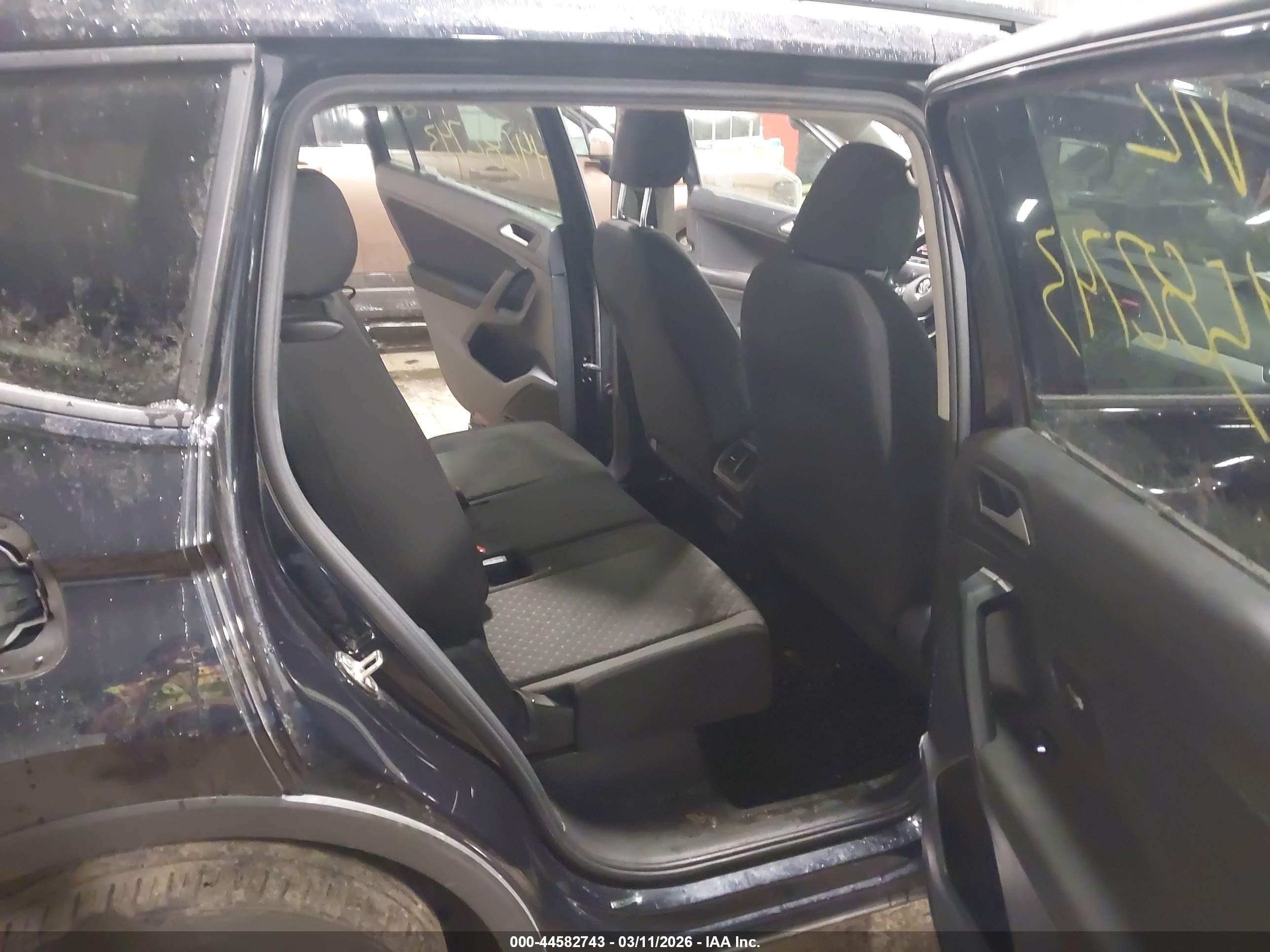 VOLKSWAGEN TIGUAN image 8